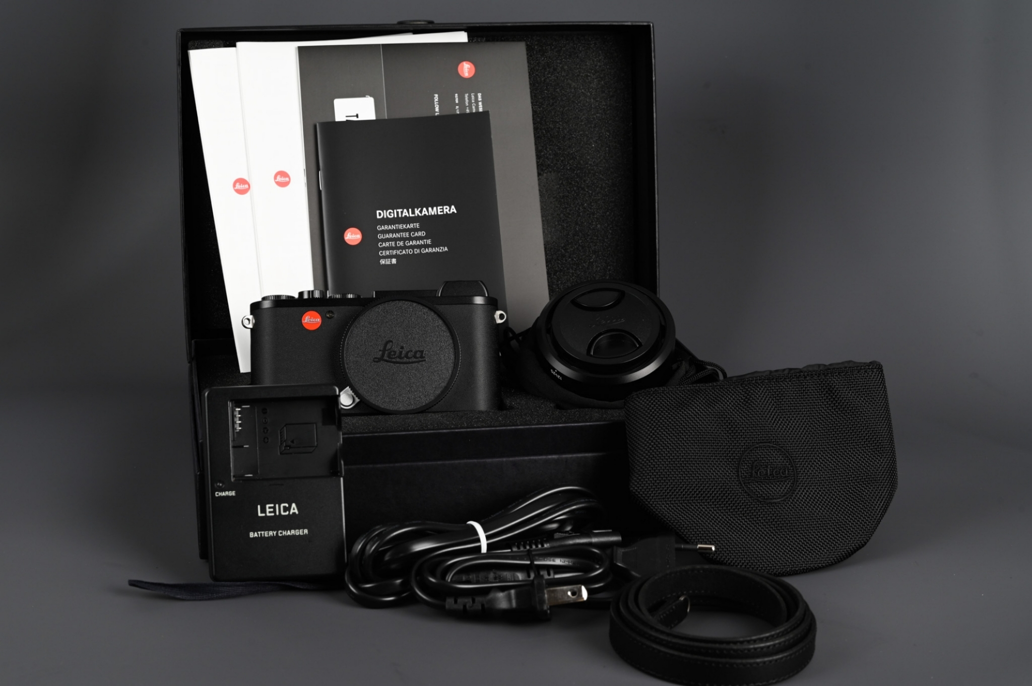 Picture of Leica CL Vario Kit Black with Vario-Elmar-TL 18-56mm f/3.5-5.6