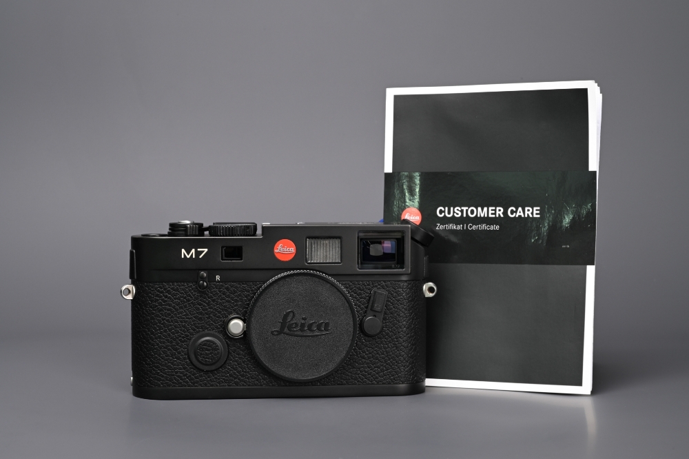 Picture of Leica M7 0.72 Black Japan Edition (Script Engraving on top plate)