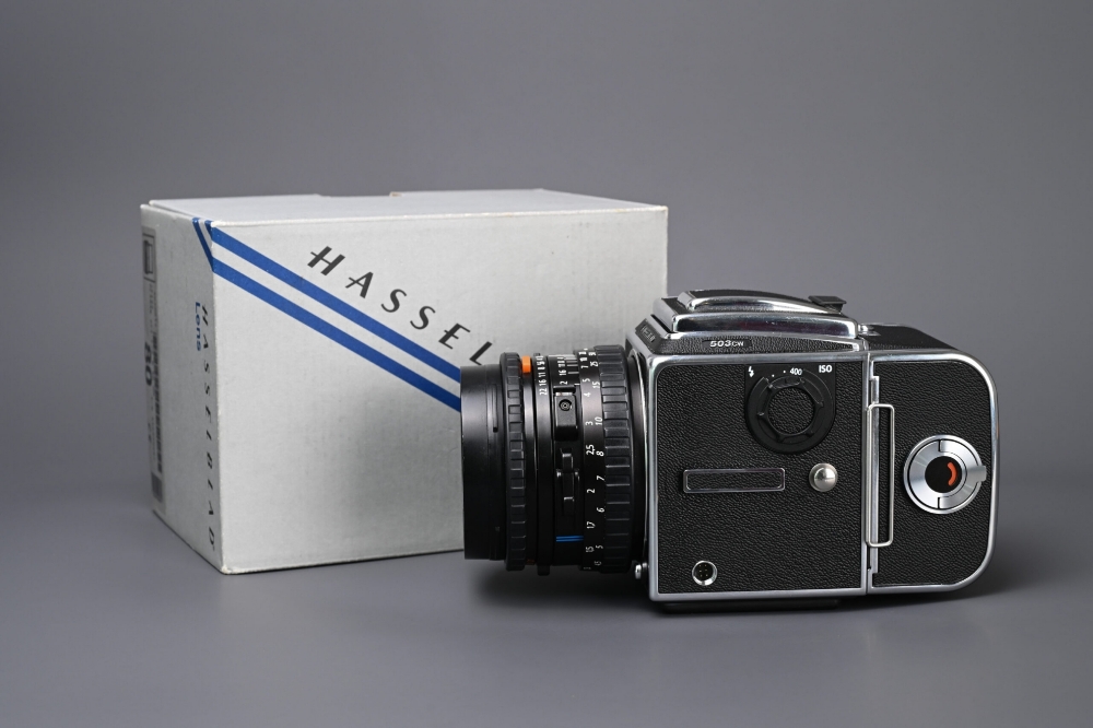 Picture of Hasselblad 503CW Camera Set with Planar 80mm f/2.8 and A12 Film Magazine