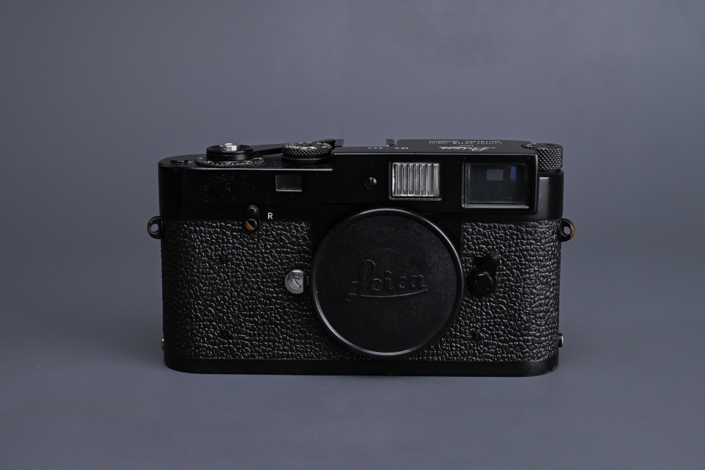 Picture of Leica M2 Original Black Paint Early (No Self Timer)