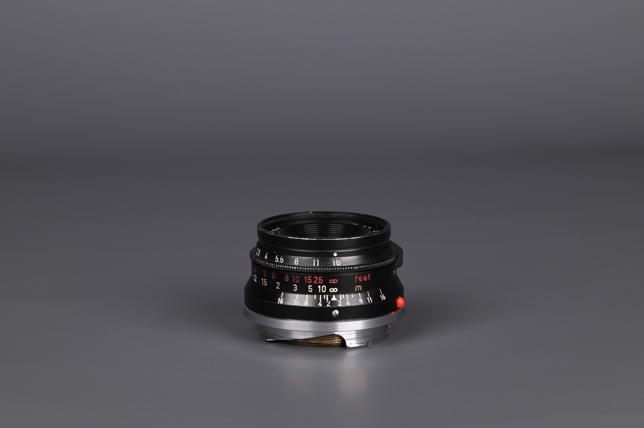 Picture of Leica Summicron-M 35mm f/2 Ver.1 Red Scale Black 8-element Canada