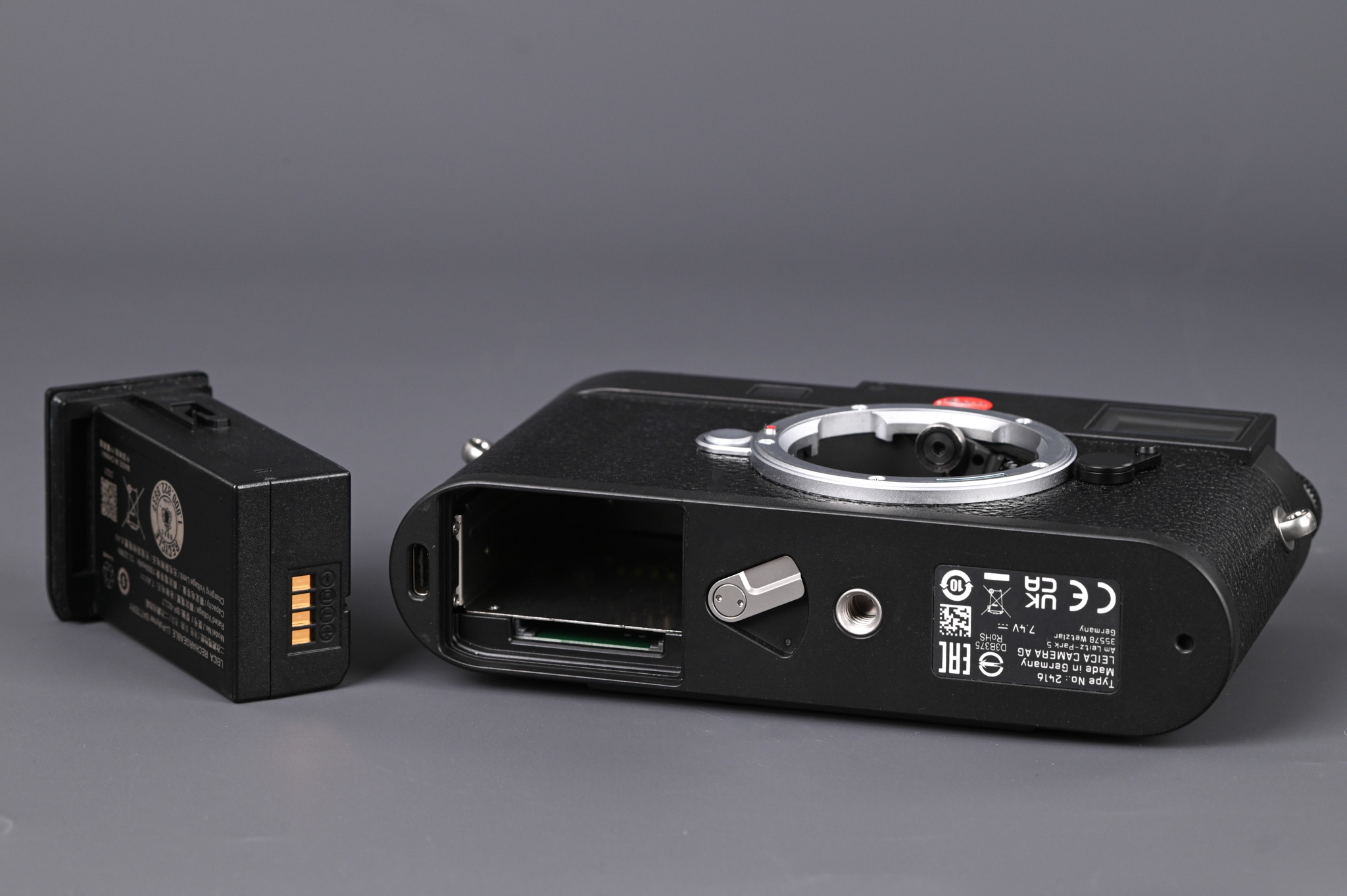 Picture of Leica M11 Black with Special Engraving Top and Handgrip