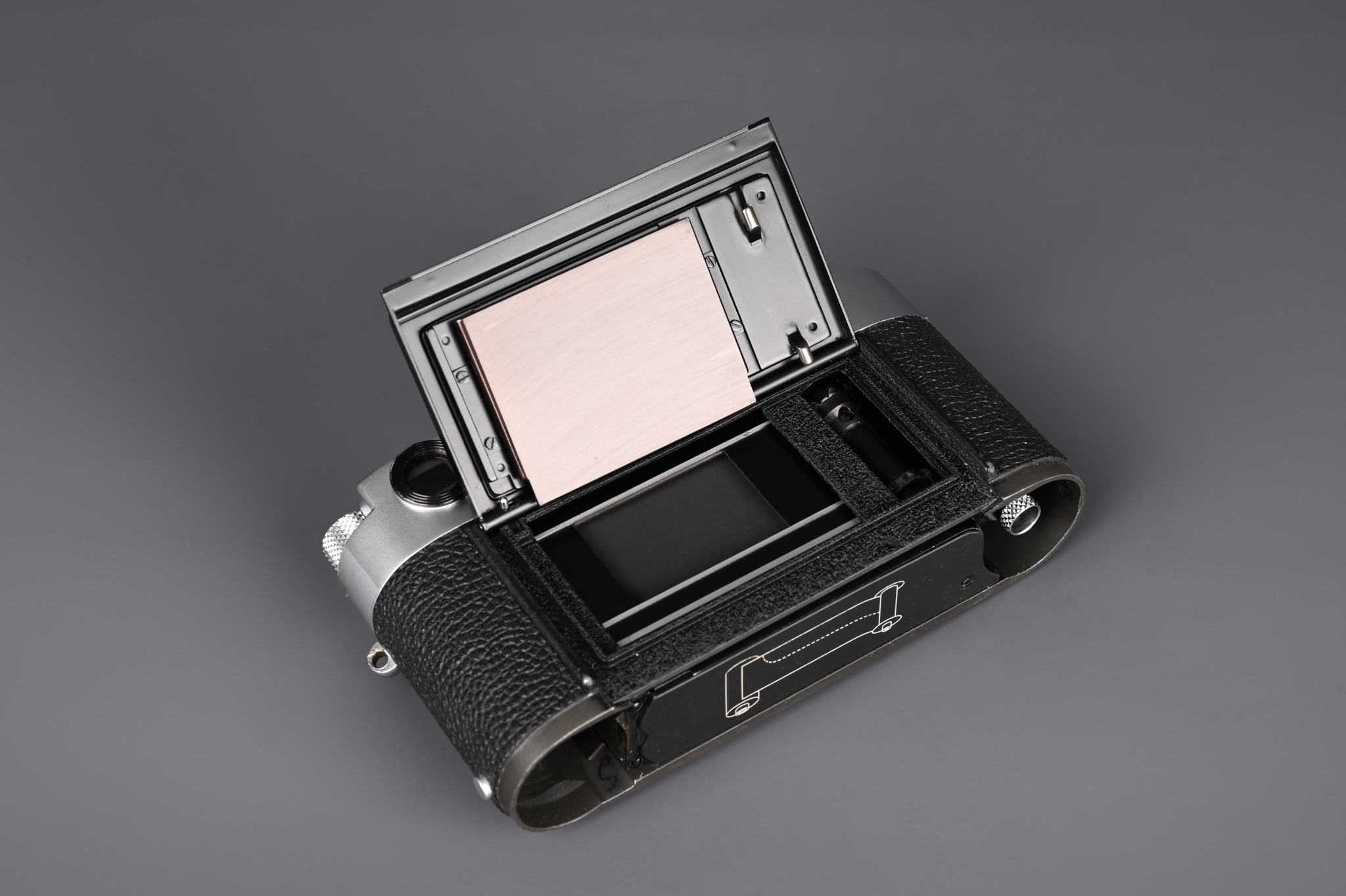Picture of Leica M2 Button Silver
