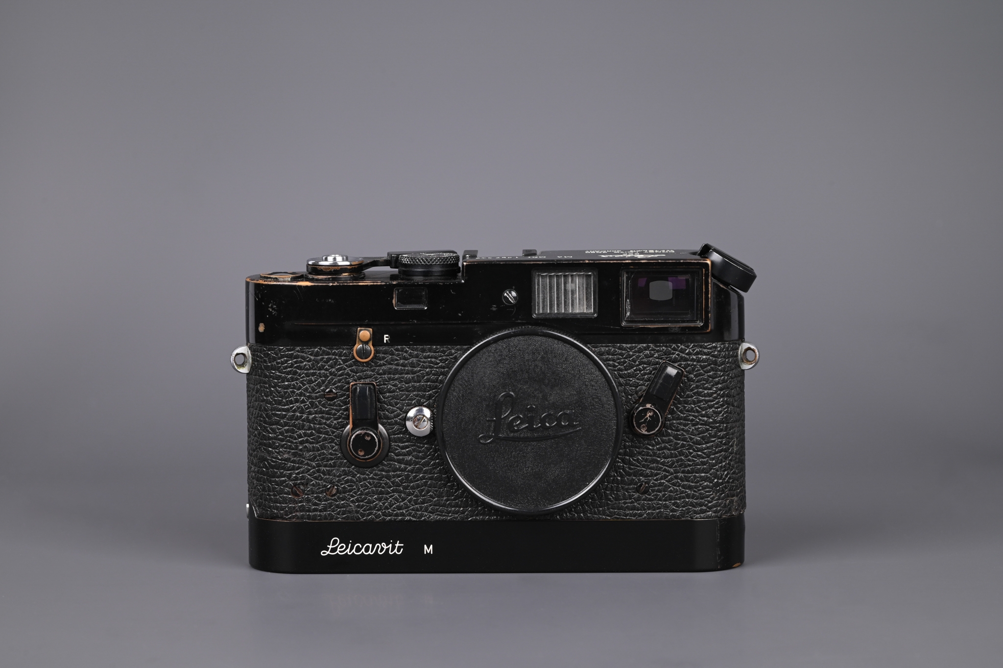 Picture of Leica M4 Mot Black Paint with Repainted Leicavit M & M5 Backdoor