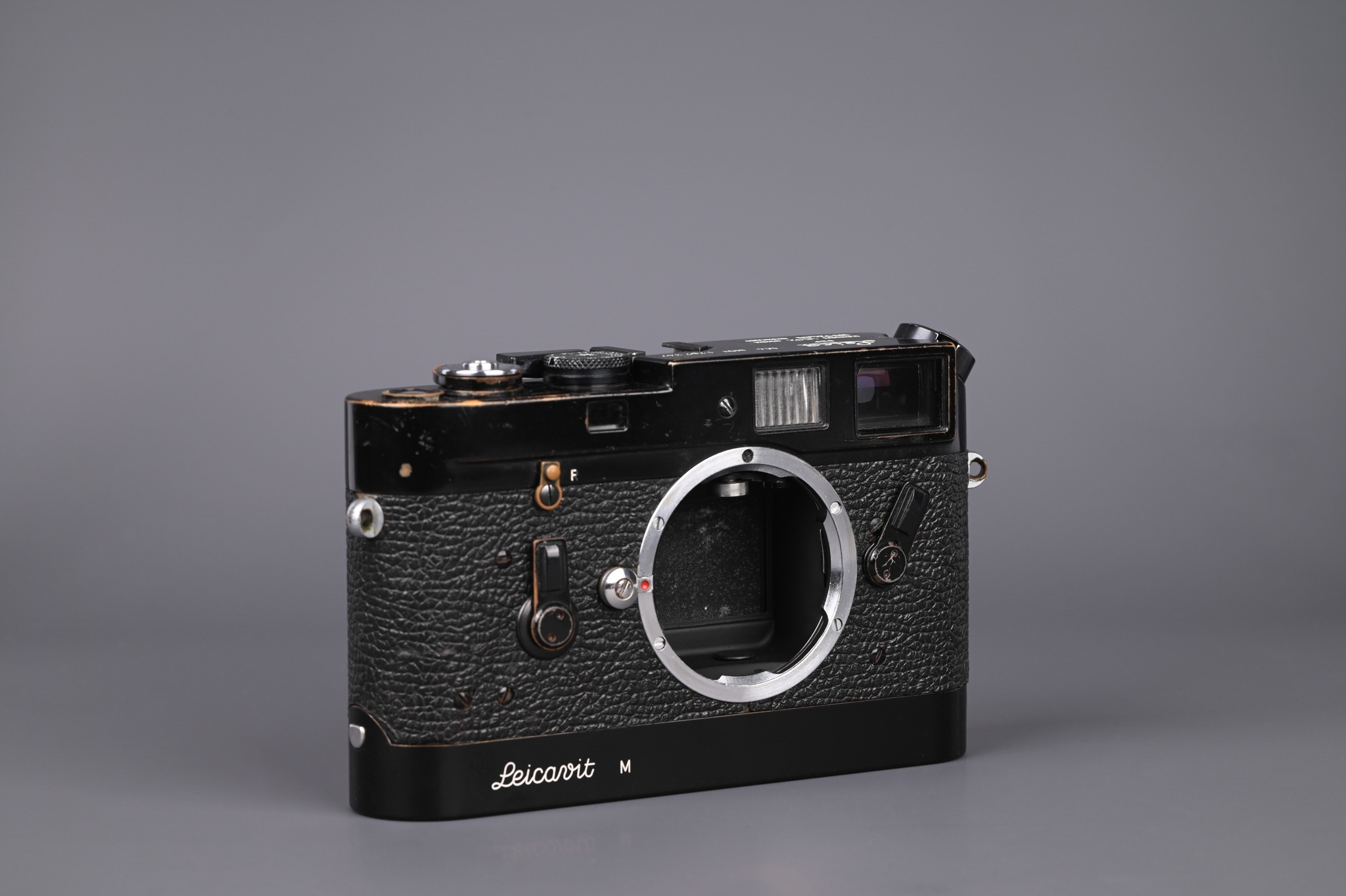 Picture of Leica M4 Mot Black Paint with Repainted Leicavit M & M5 Backdoor