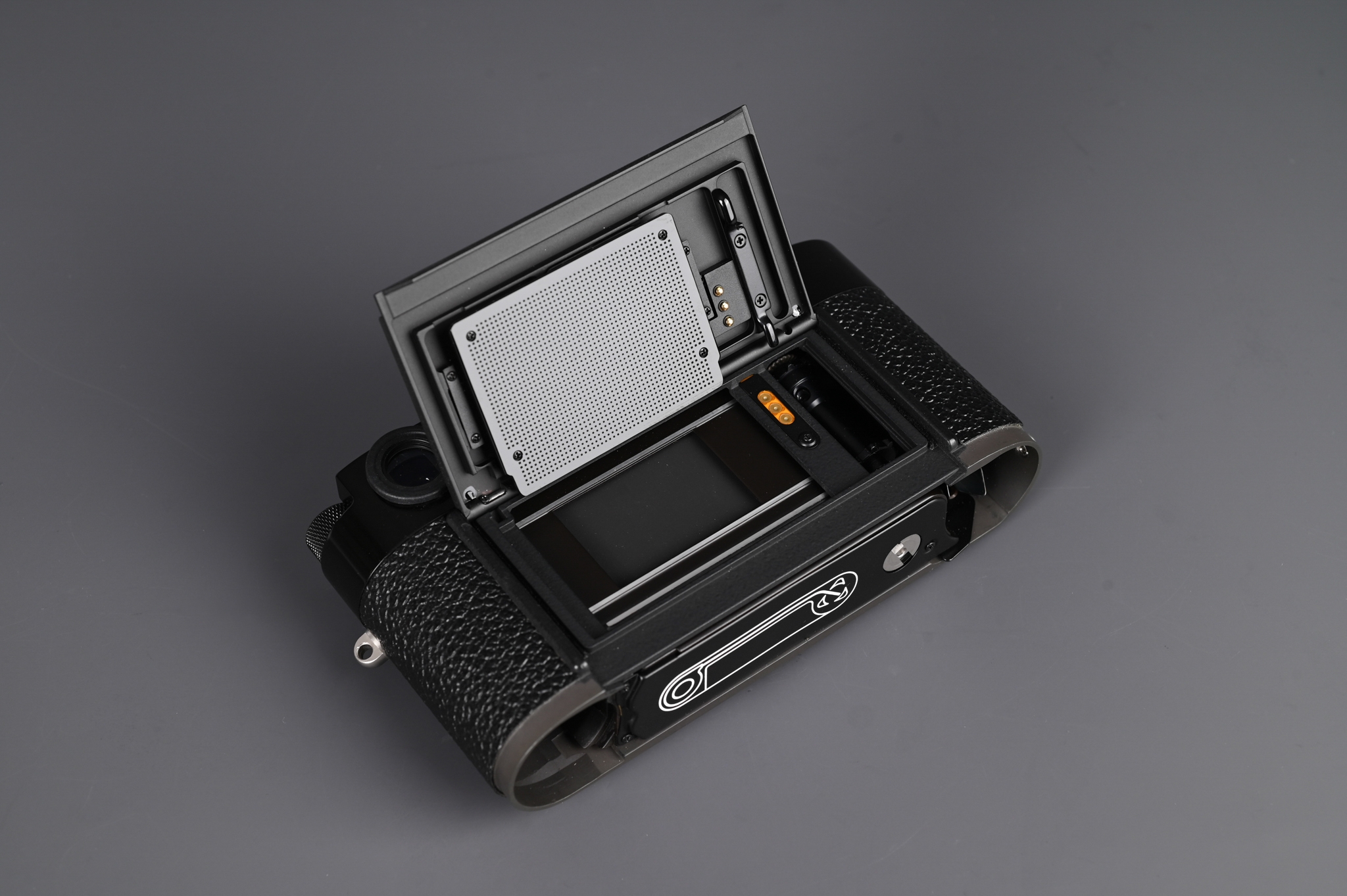 Picture of Leica MP Black Paint with Vintage Lychee Big Leather