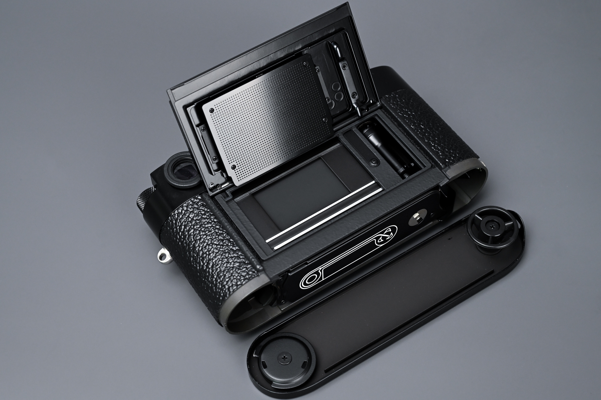 Picture of Leica MP Classic Black Paint Body Only