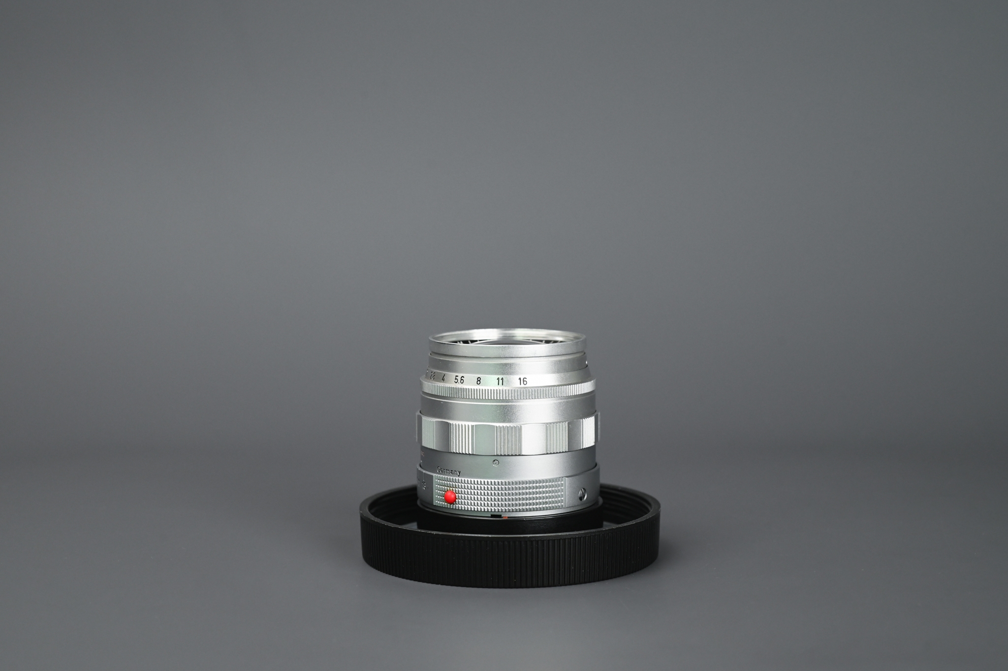 Picture of Leica Summilux-M 50mm f/1.4 Ver.1 Silver Reverse Scallop