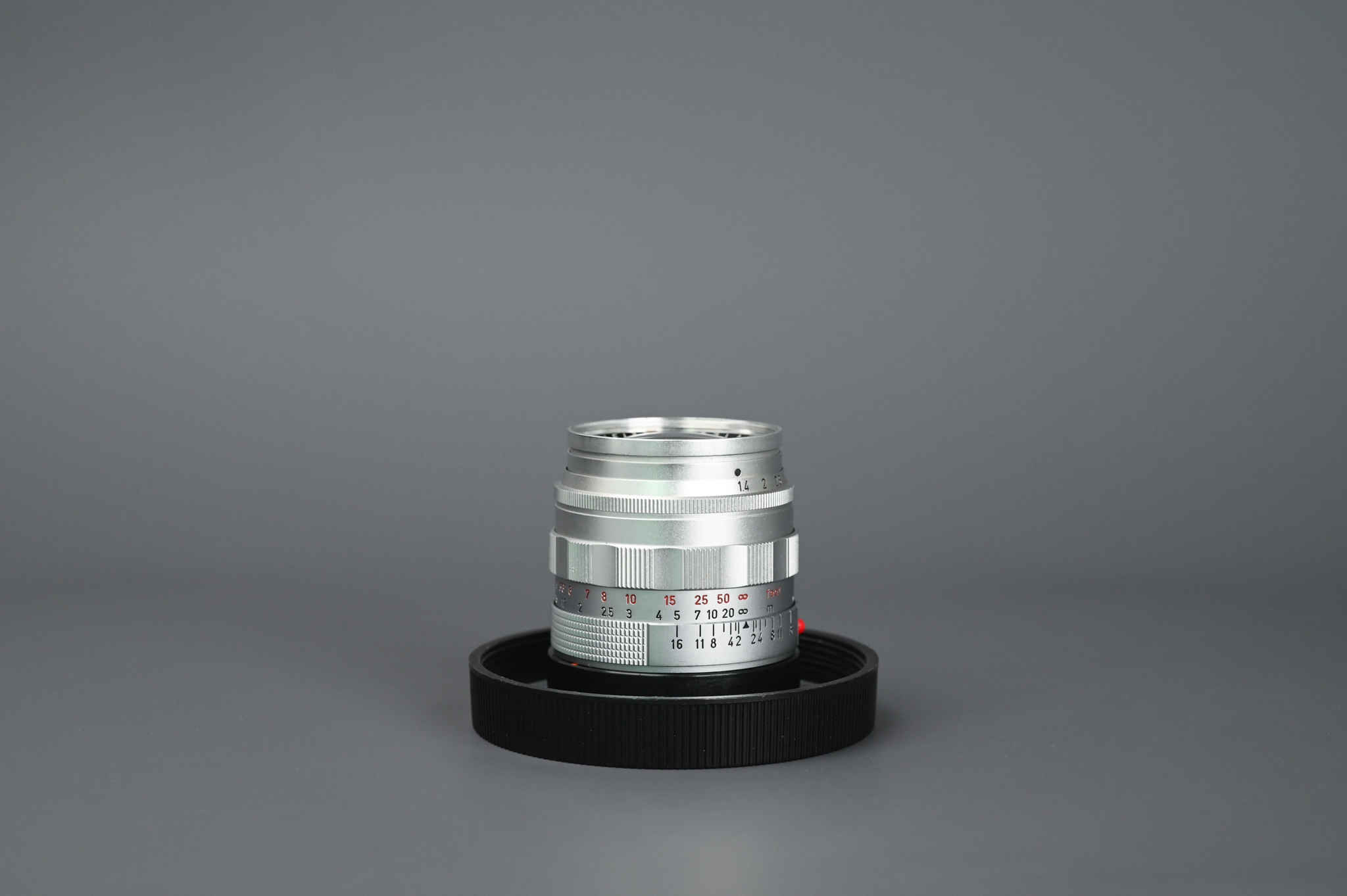 Picture of Leica Summilux-M 50mm f/1.4 Ver.1 Silver Reverse Scallop