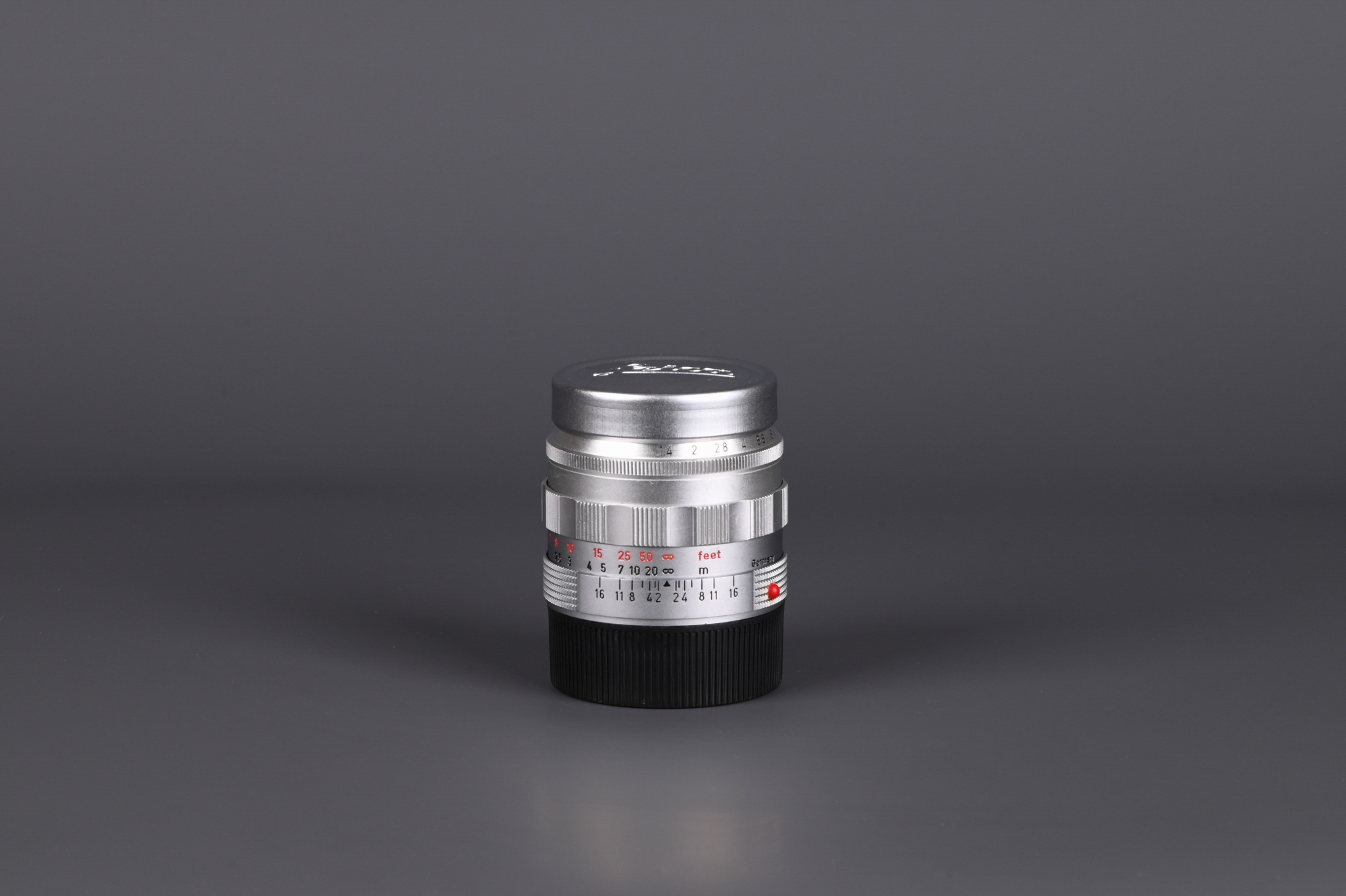 Picture of Leica Summilux-M 50mm f/1.4 Ver.1 Silver Reverse Scallop