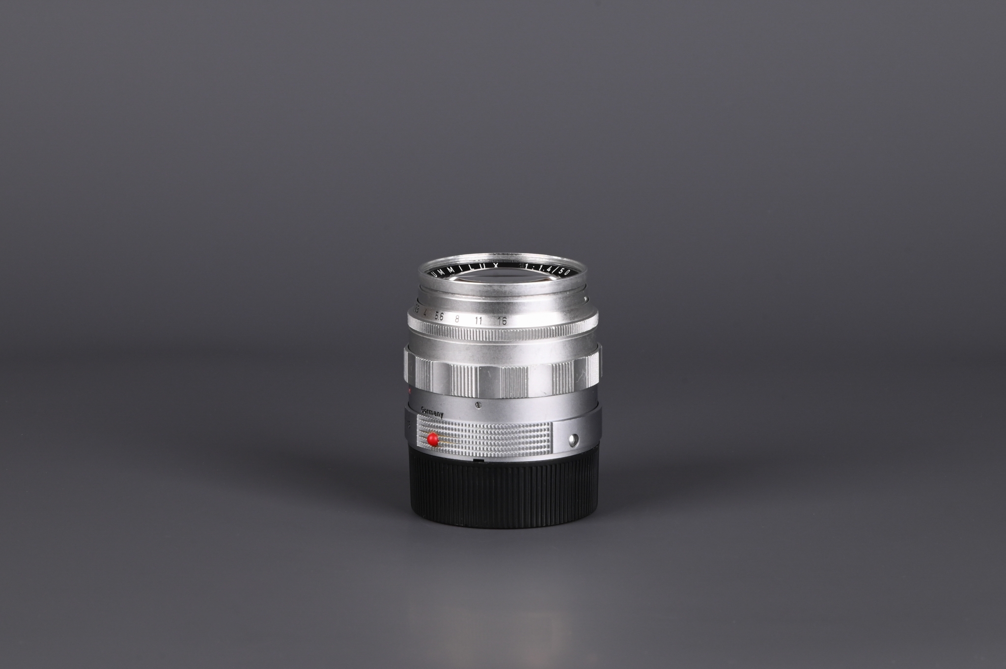 Picture of Leica Summilux-M 50mm f/1.4 Ver.1 Silver Reverse Scallop