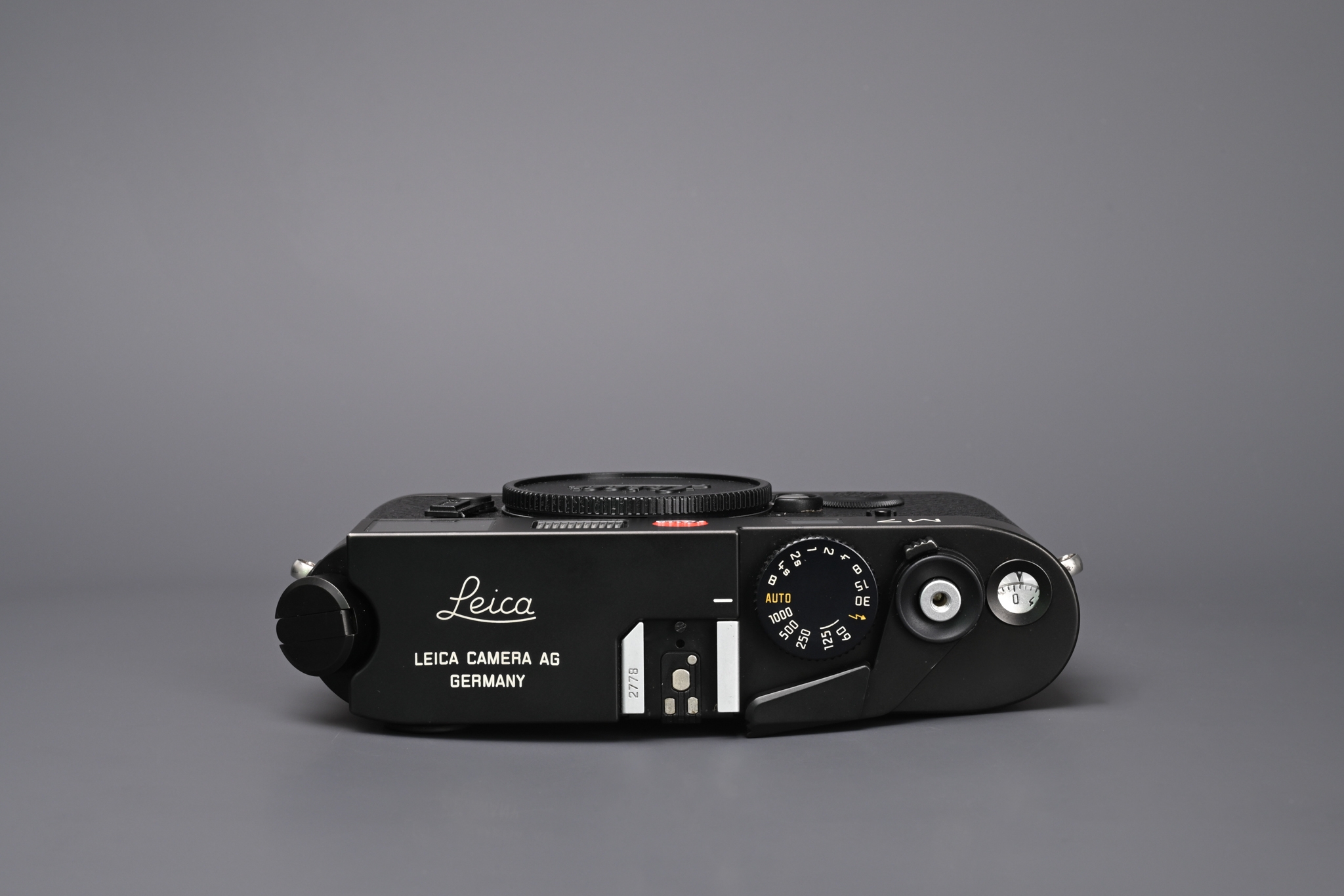 Picture of Leica M7 0.72 Black Japan Edition (Script Engraving on top plate)