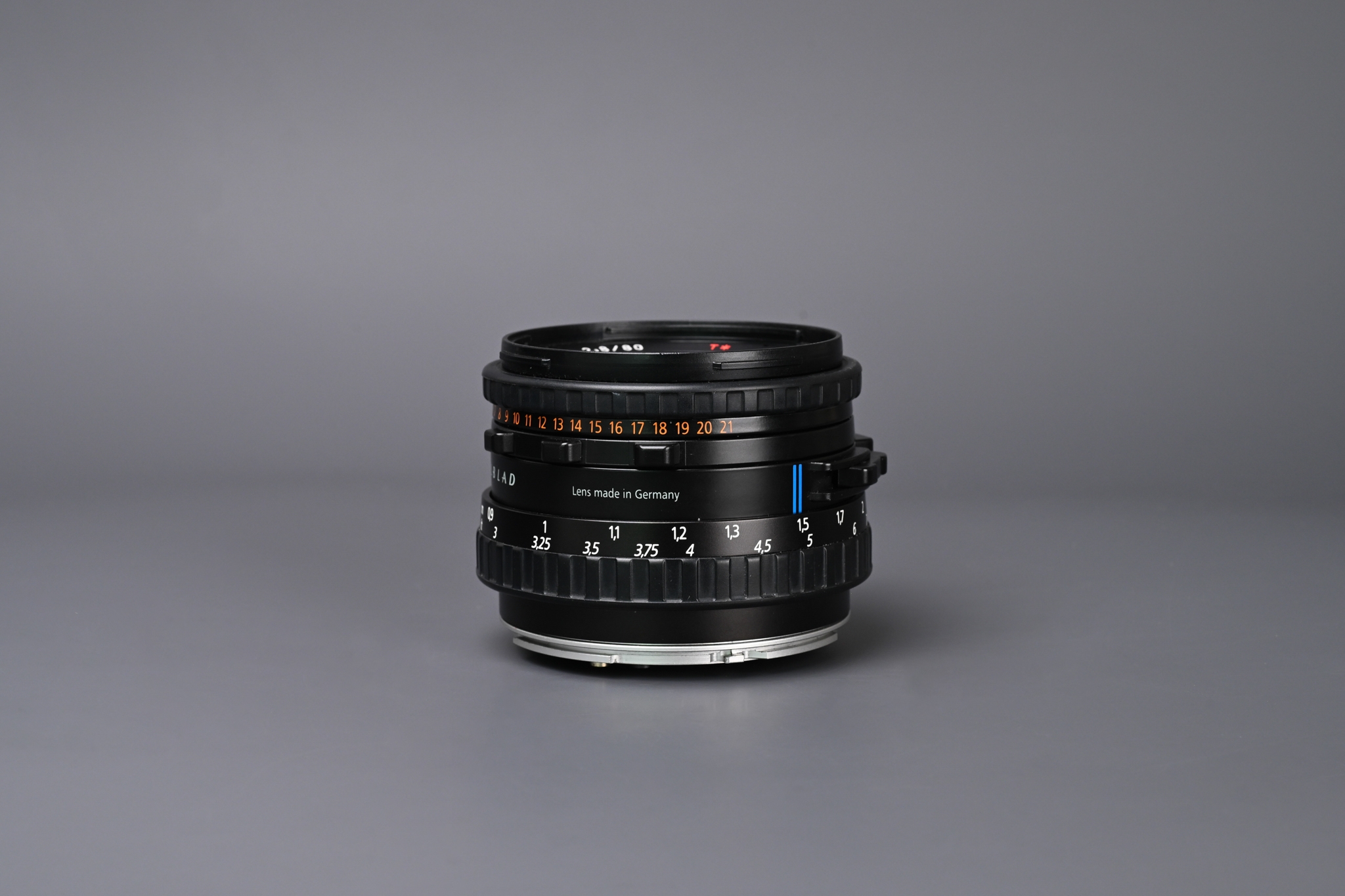 Picture of Hasselblad 503CW Camera Set with Planar 80mm f/2.8 and A12 Film Magazine