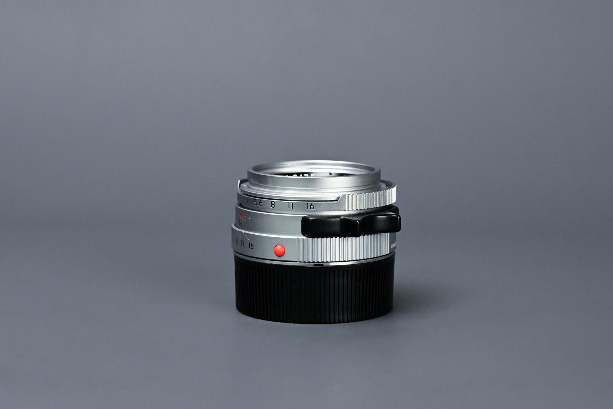 Picture of Leica Summicron-M 35mm f/2 Ver.4 Silver Chrome King of Bokeh KOB 7-element