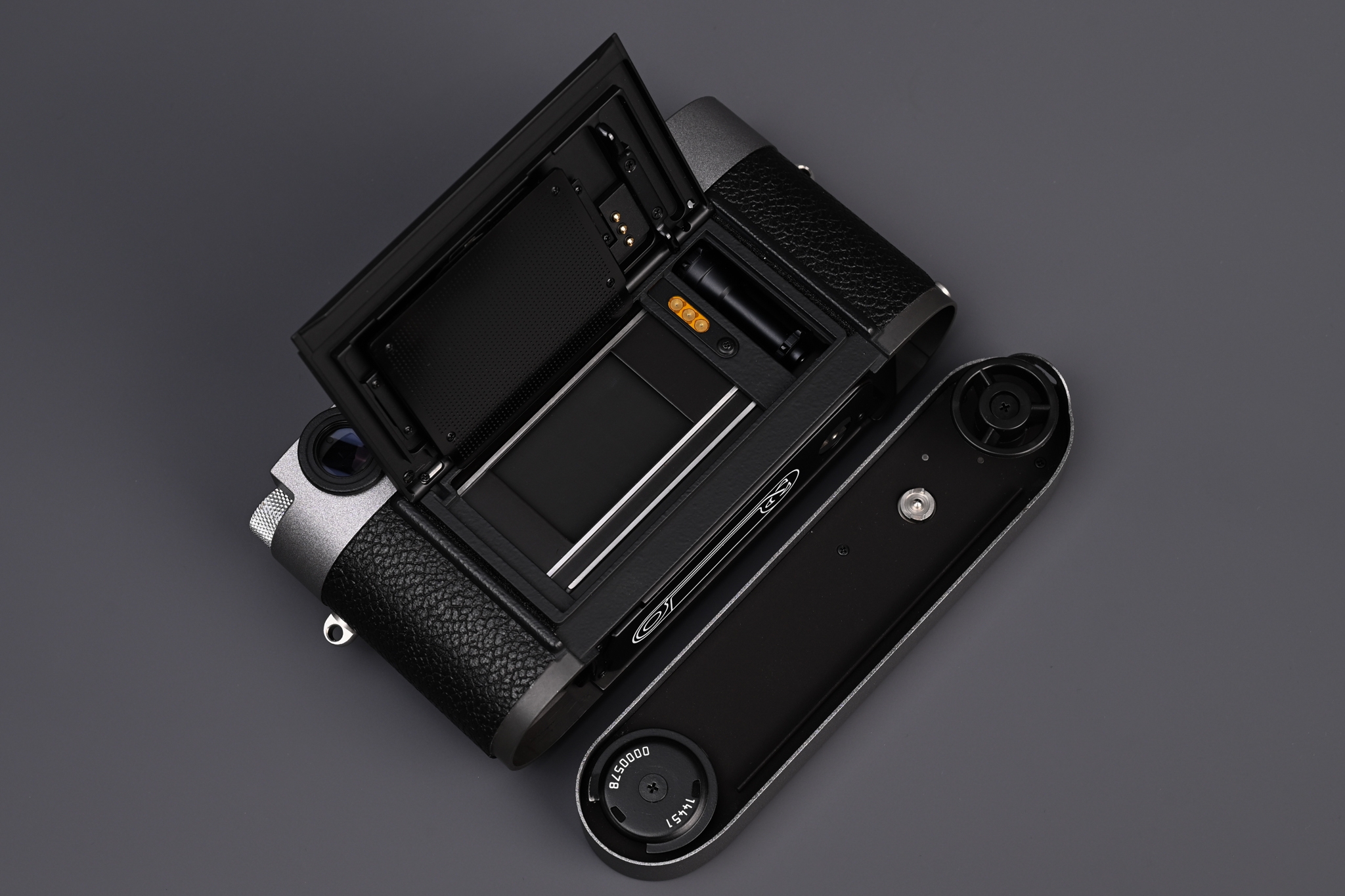 Picture of Leica MP Anthracite with Leicavit