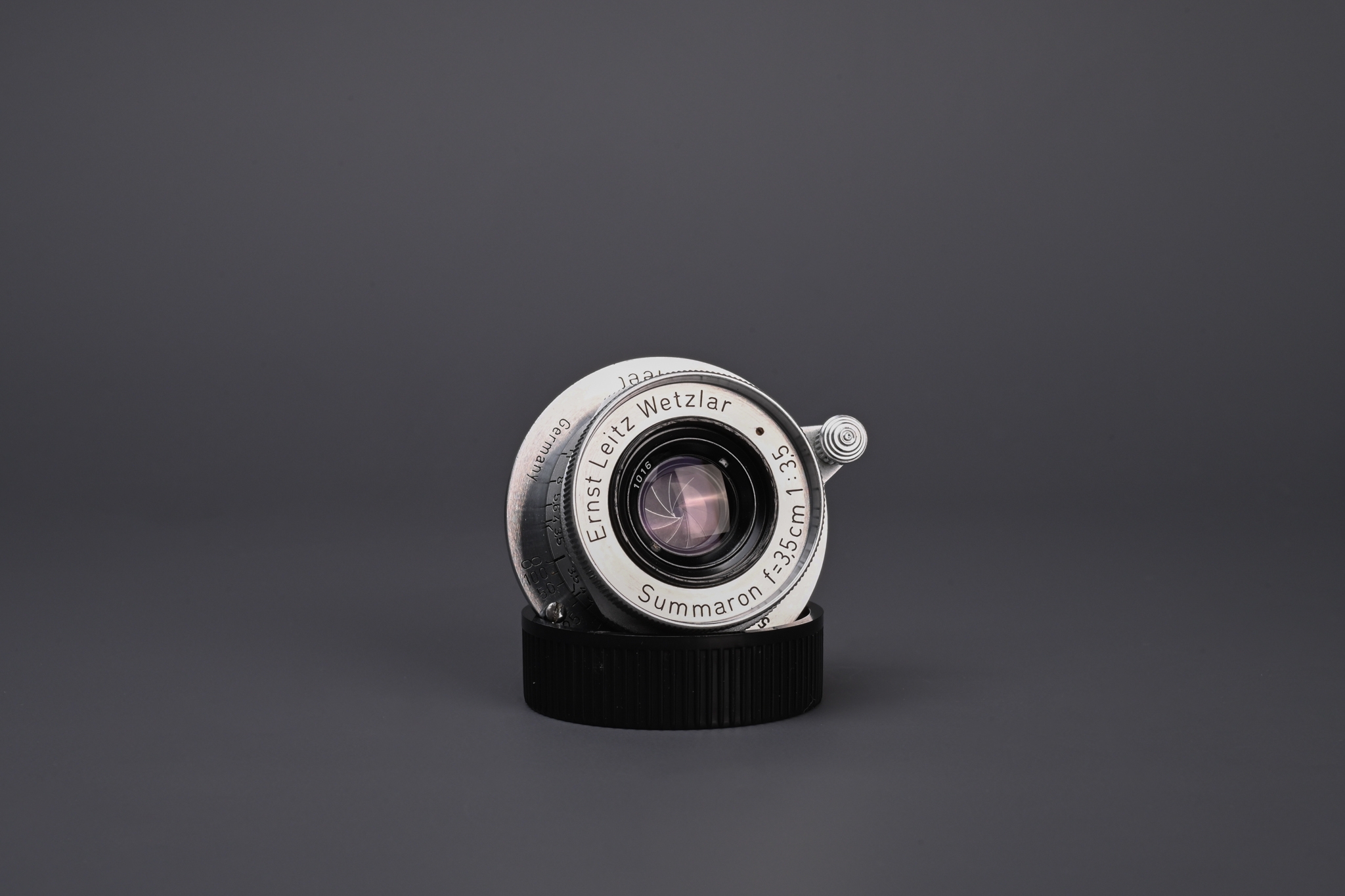 Picture of Leica Summaron 35mm f/3.5 Screw with Hood