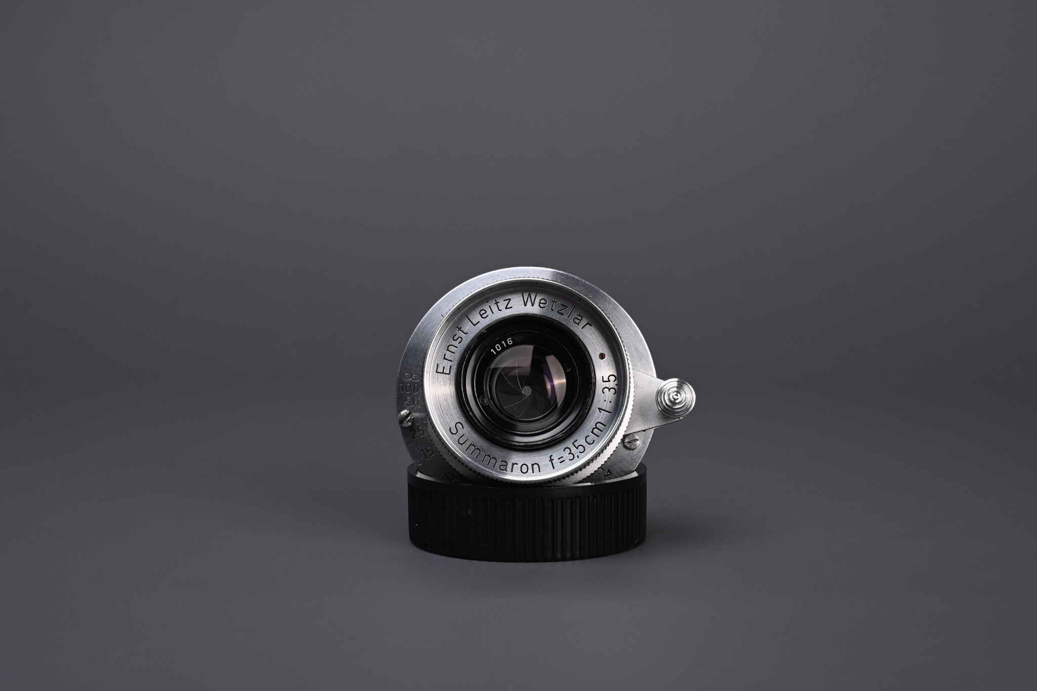 Picture of Leica Summaron 35mm f/3.5 Screw with Hood