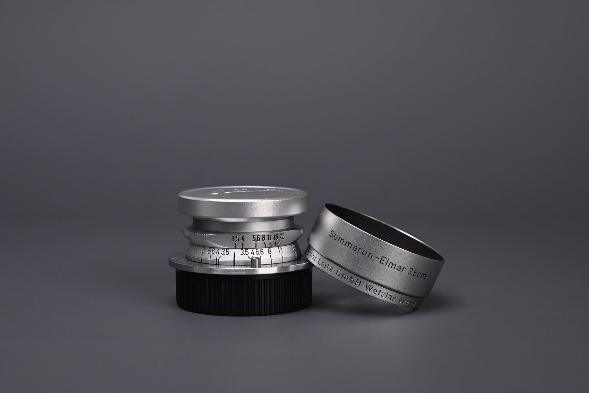 Picture of Leica Summaron 35mm f/3.5 Screw with Hood