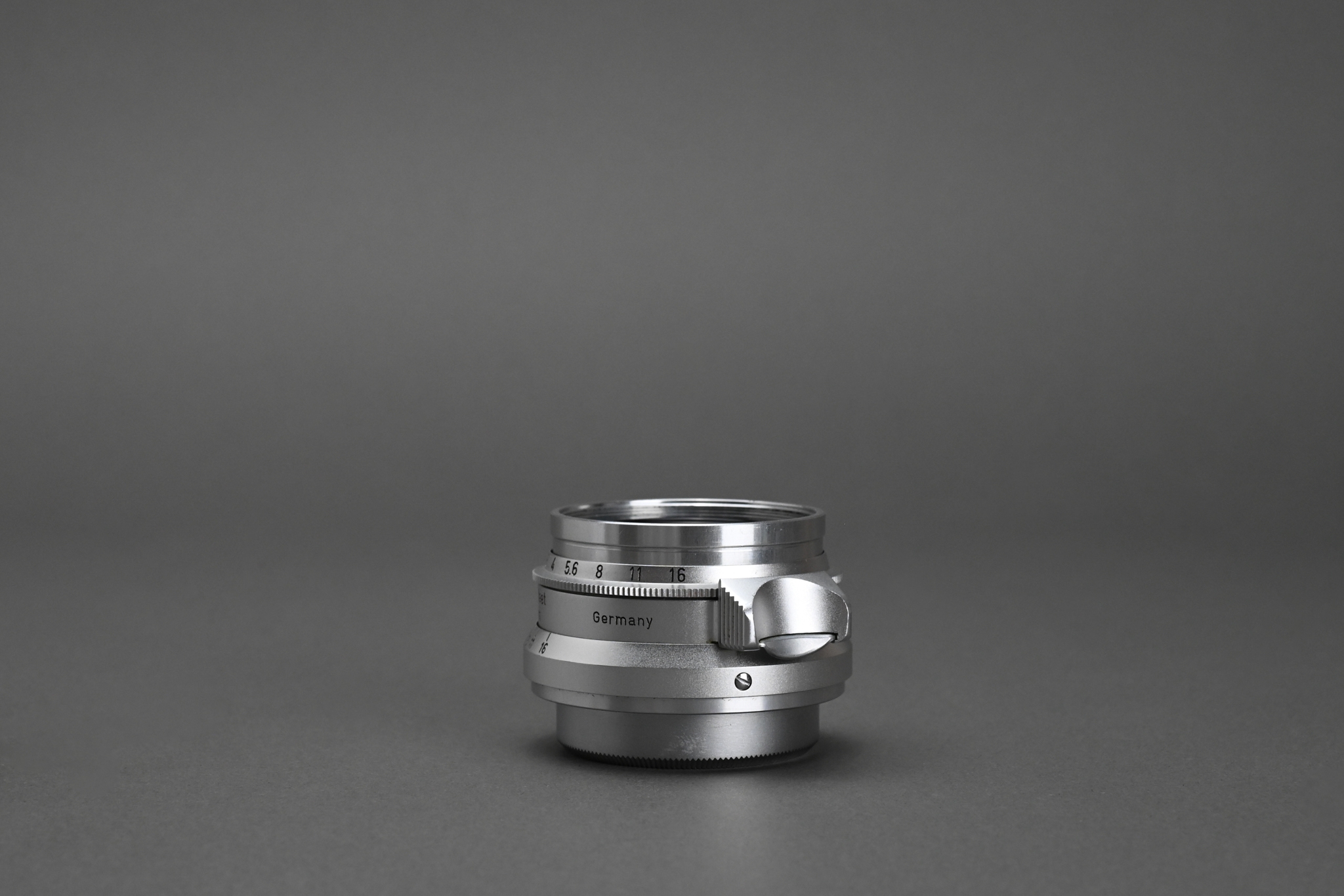 Picture of Leica Summicron 35mm f/2 Ver.1 8-element LTM