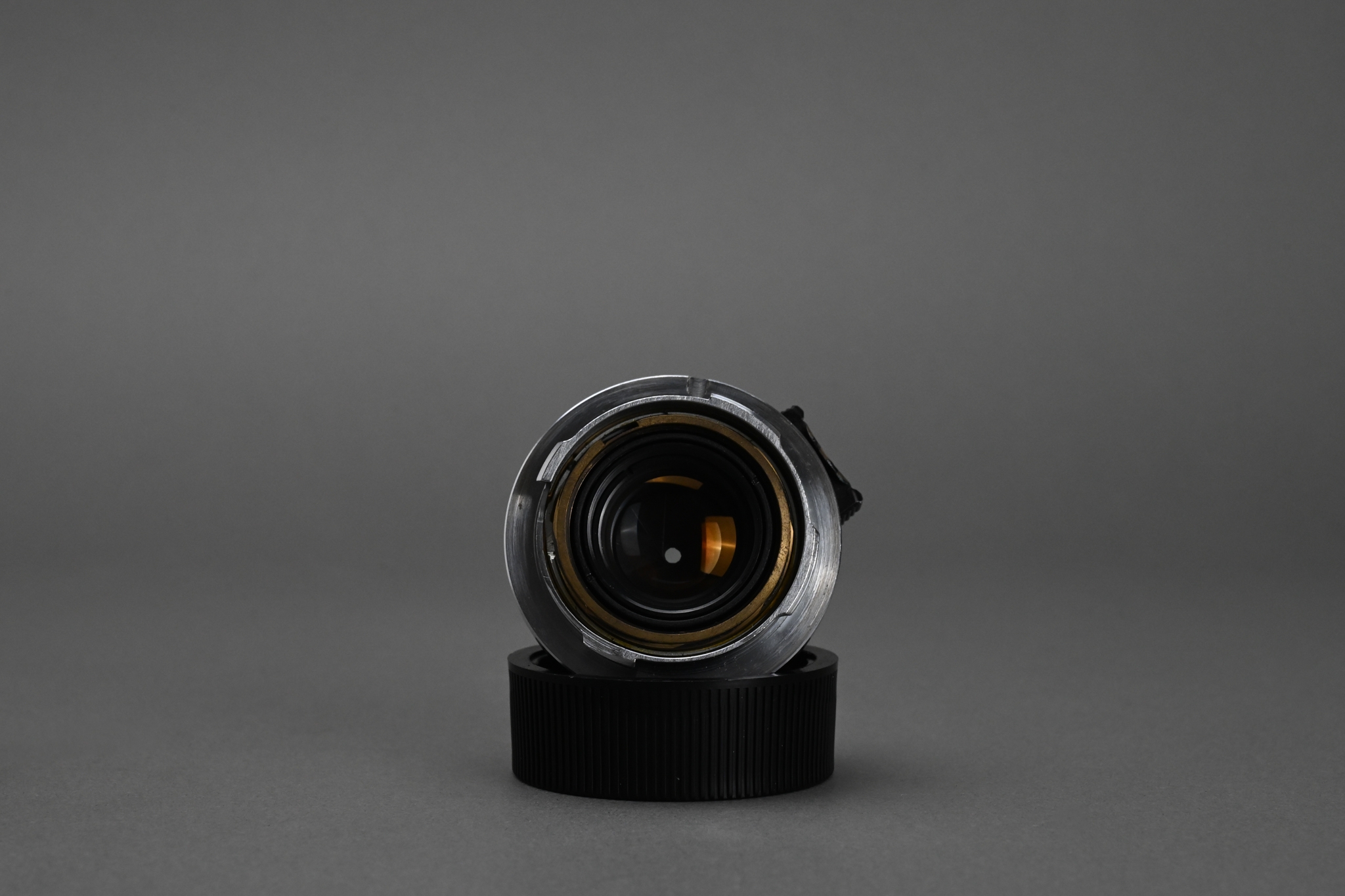 Picture of Leica Summicron-M 35mm f/2 Ver.1 8-element Canada Red Scale Black
