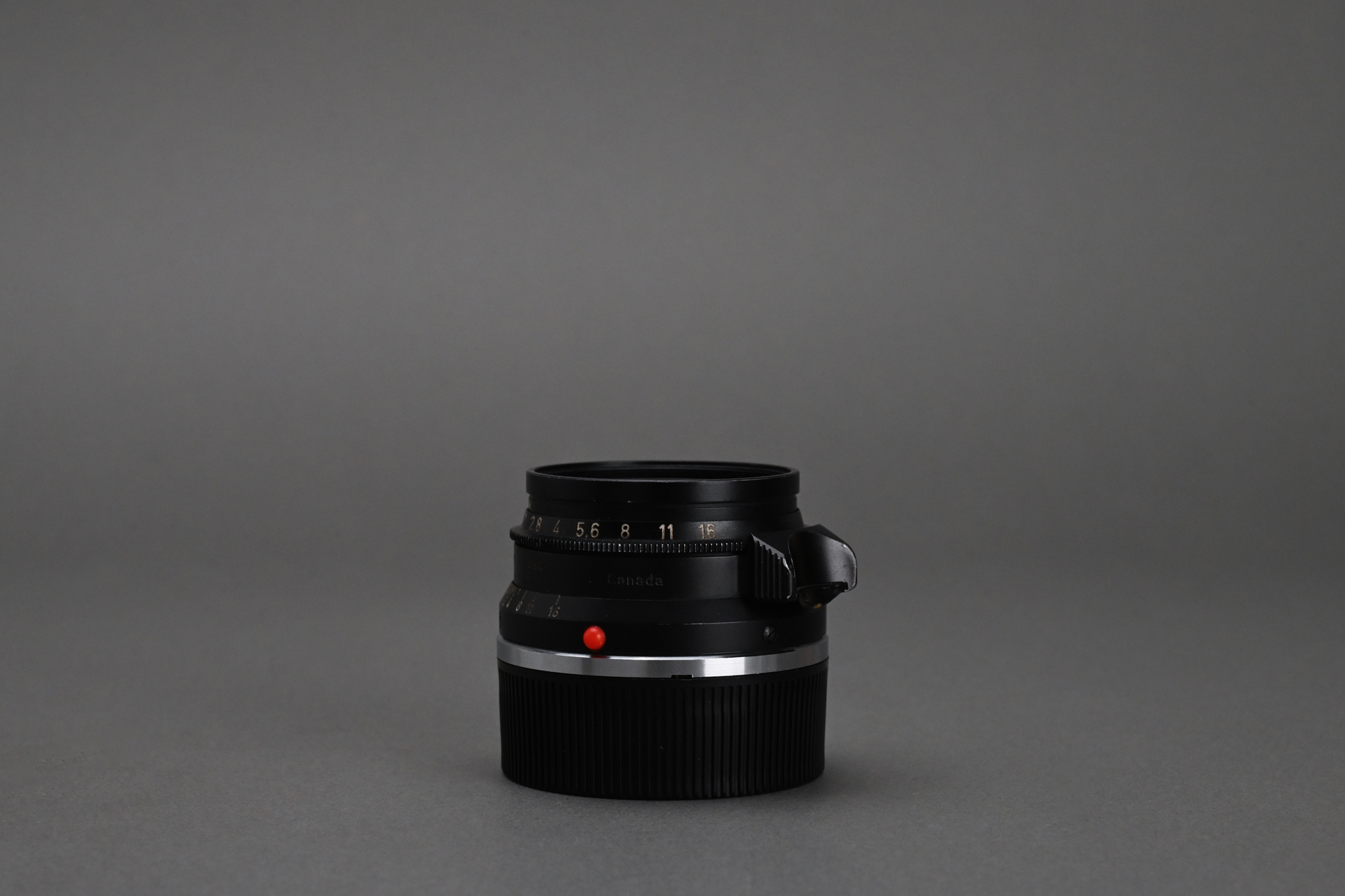 Picture of Leica Summicron-M 35mm f/2 Ver.1 8-element Canada Red Scale Black
