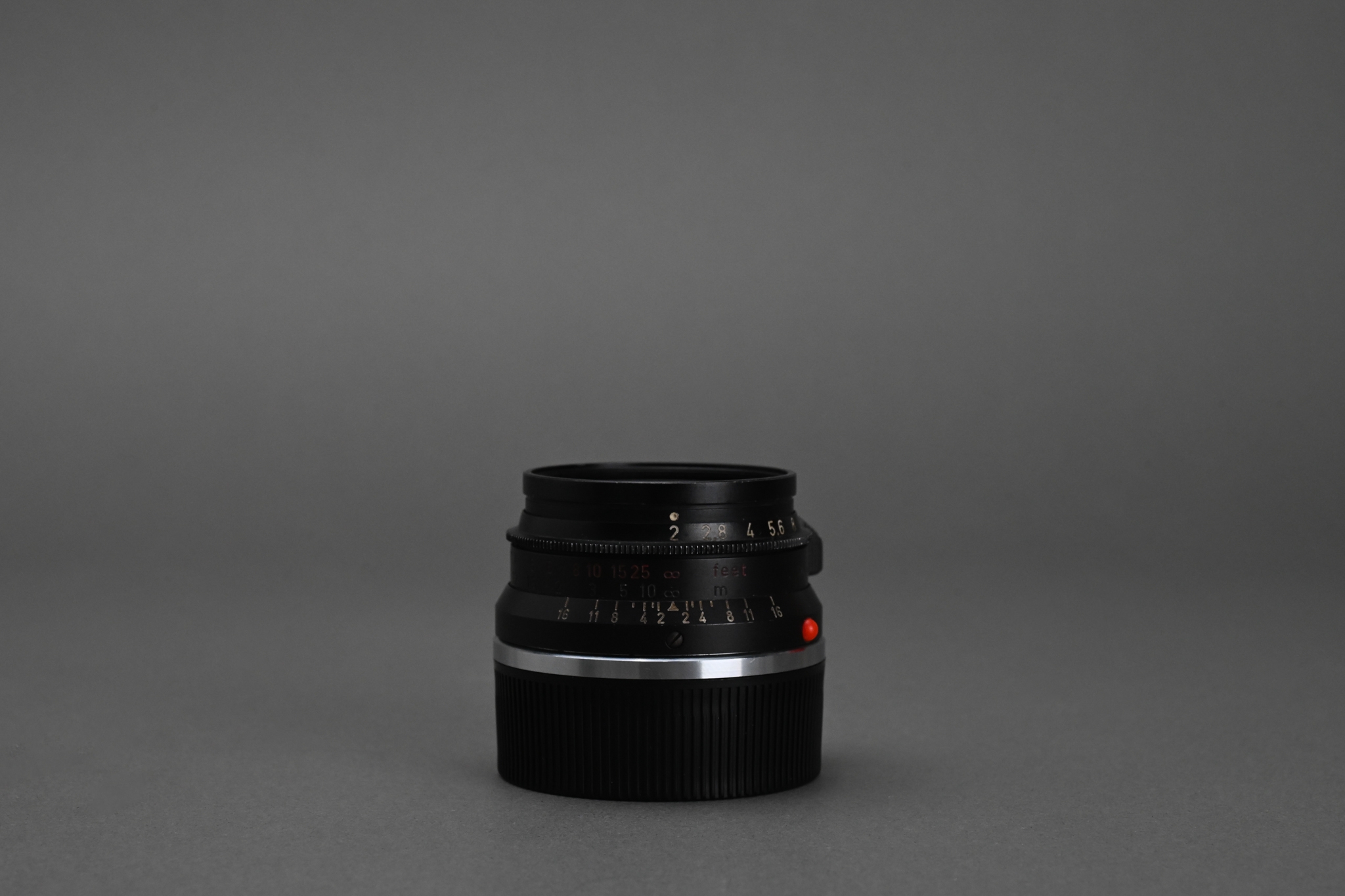 Picture of Leica Summicron-M 35mm f/2 Ver.1 8-element Canada Red Scale Black