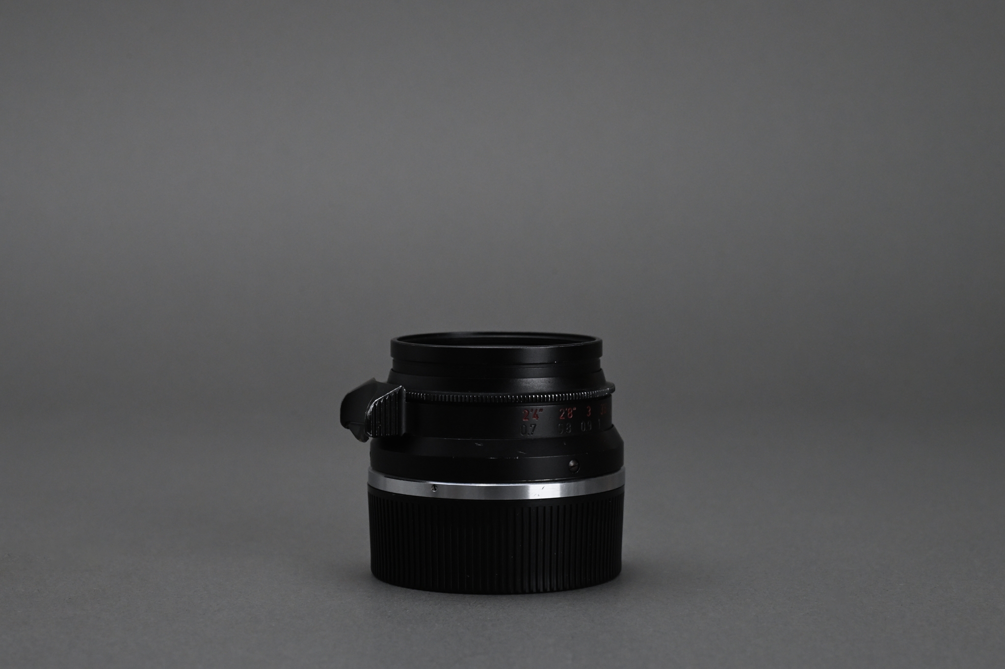 Picture of Leica Summicron-M 35mm f/2 Ver.1 8-element Canada Red Scale Black