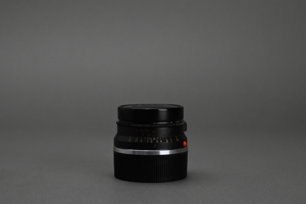 Picture of Leica Summicron-M 35mm f/2 Ver.1 8-element Canada Red Scale Black