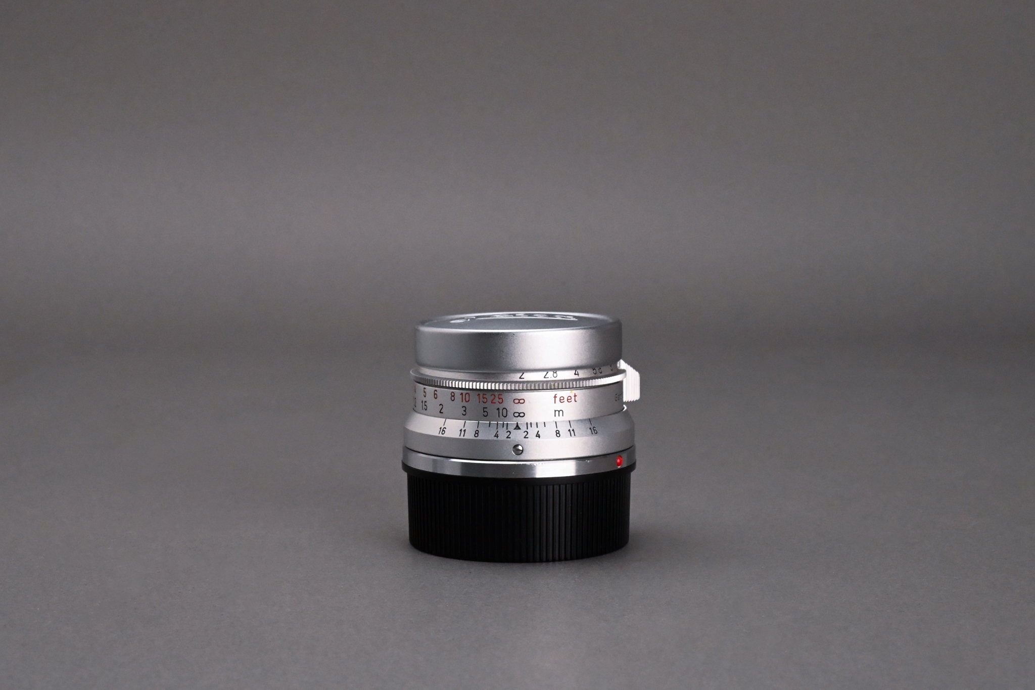 Picture of Leica Summicron-M 35mm f/2 Ver.1 8-element Silver