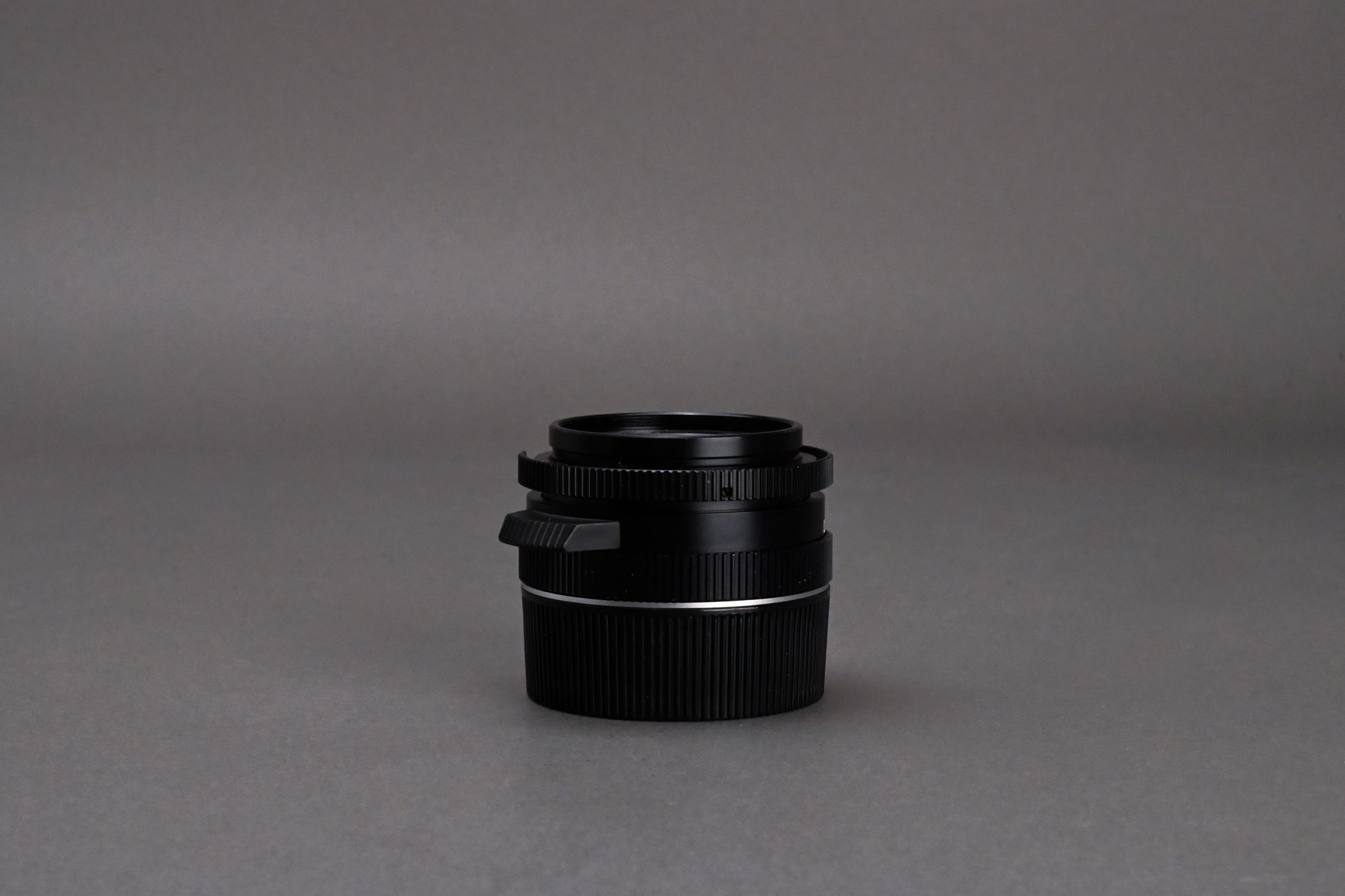 Picture of Leica Summicron-M 35mm f/2 Ver.4 7-element Canada Black Tiger Claw