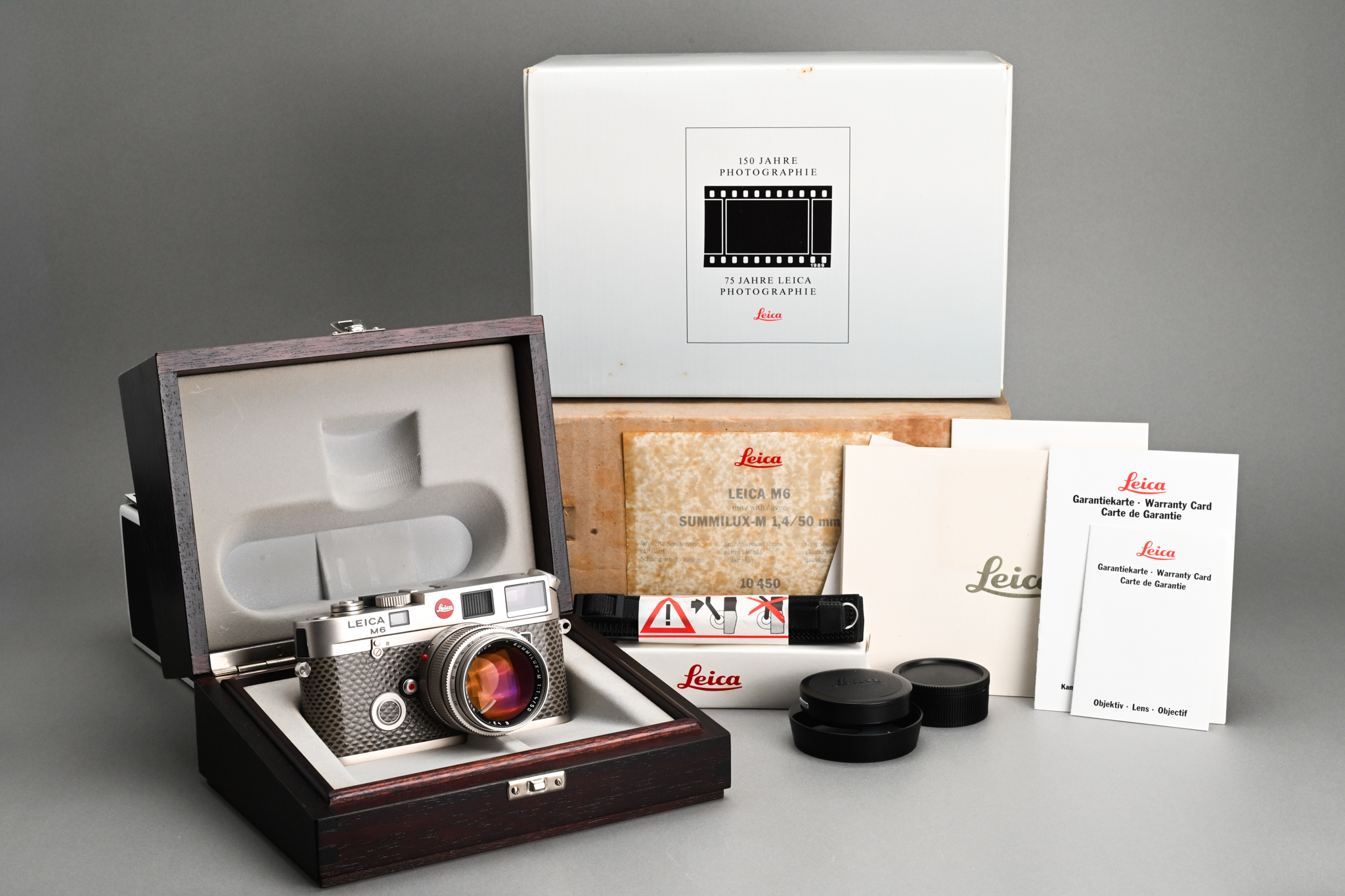 Picture of Leica M6 Platinum Set 150 Jahre Photography With Summilux-M 50mm f/1.4 Ver.2