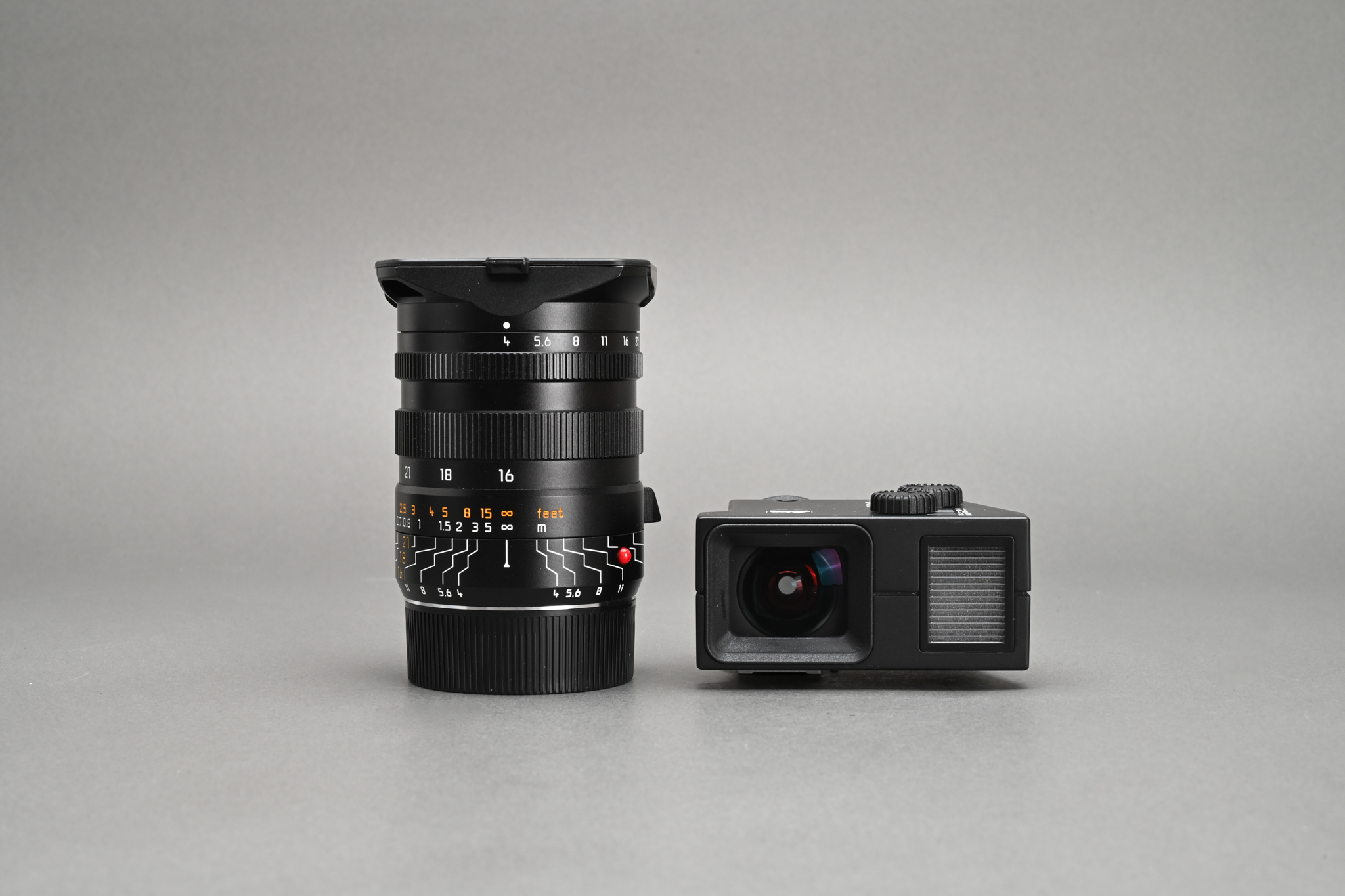 Picture of Leica WATE Tri-Elmar-M 16-18-21mm f/4 ASPH with Universal Viewfinder