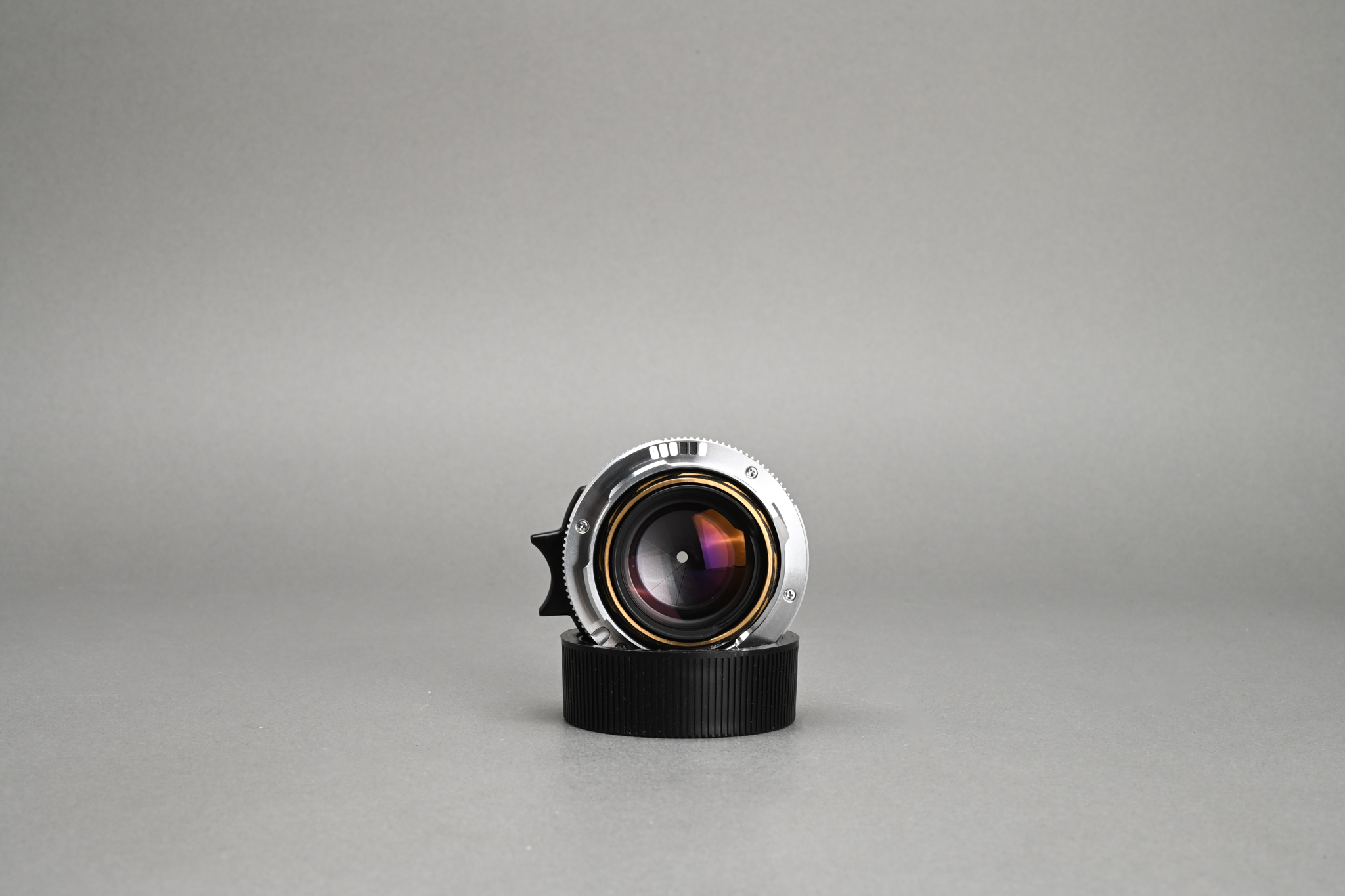 Picture of Leica Summicron-M 35mm f/2 Ver.4 Silver Chrome King of Bokeh (KOB) 7-element Germany