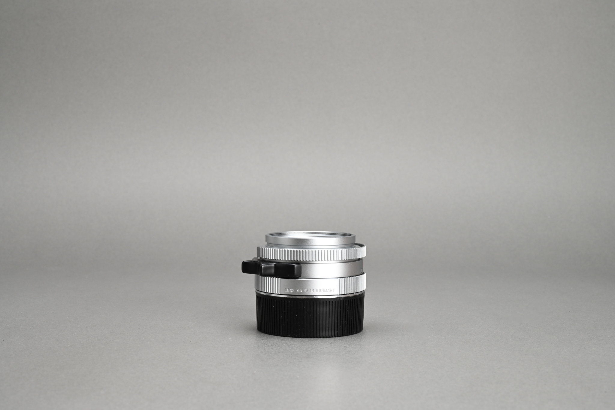 Picture of Leica Summicron-M 35mm f/2 Ver.4 Silver Chrome King of Bokeh (KOB) 7-element Germany