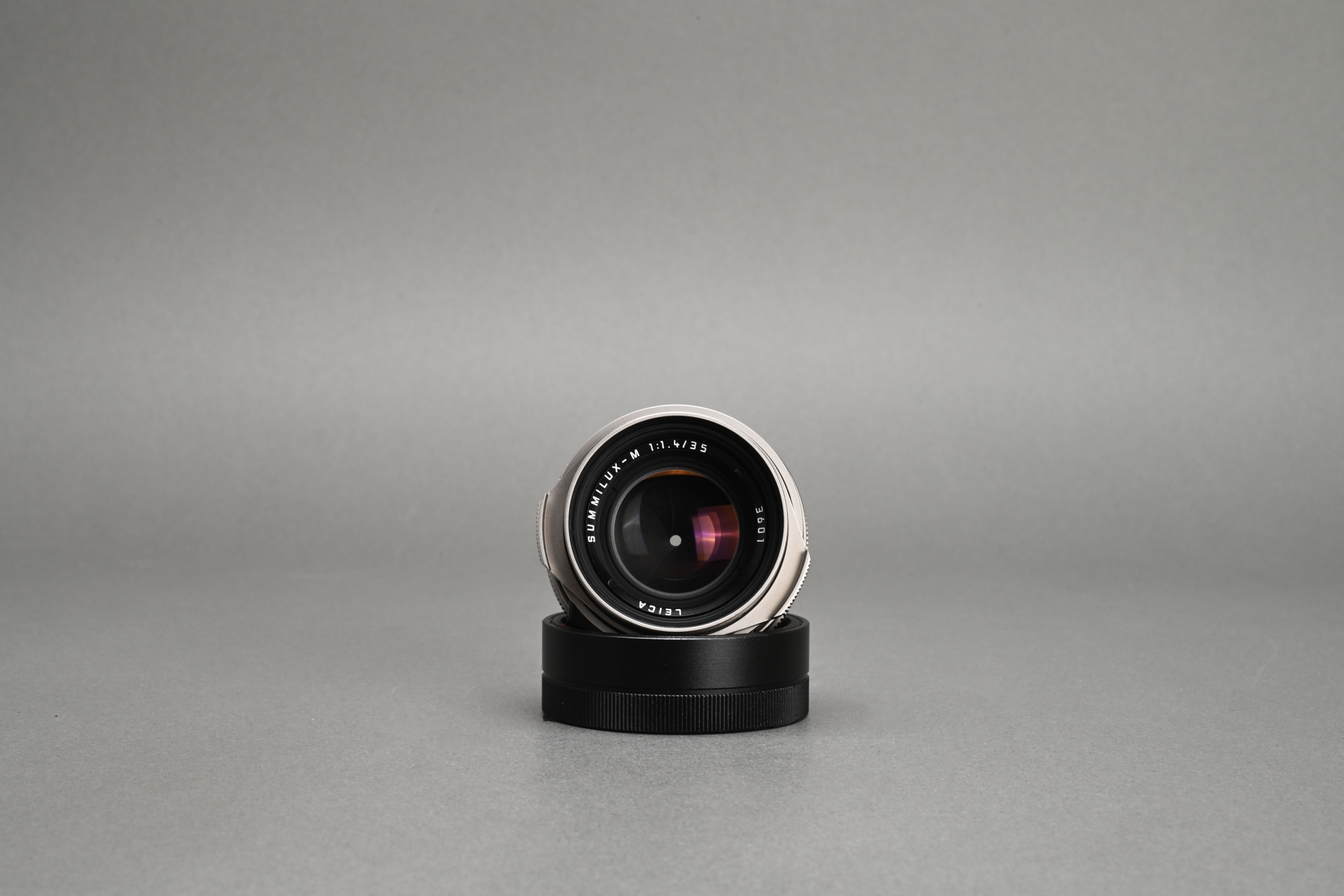 Picture of Leica Summilux-M 35mm f/1.4 Ver.2 Titanium