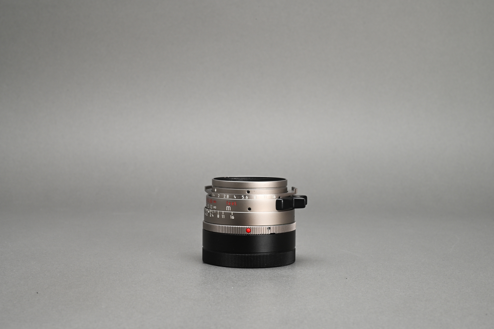 Picture of Leica Summilux-M 35mm f/1.4 Ver.2 Titanium
