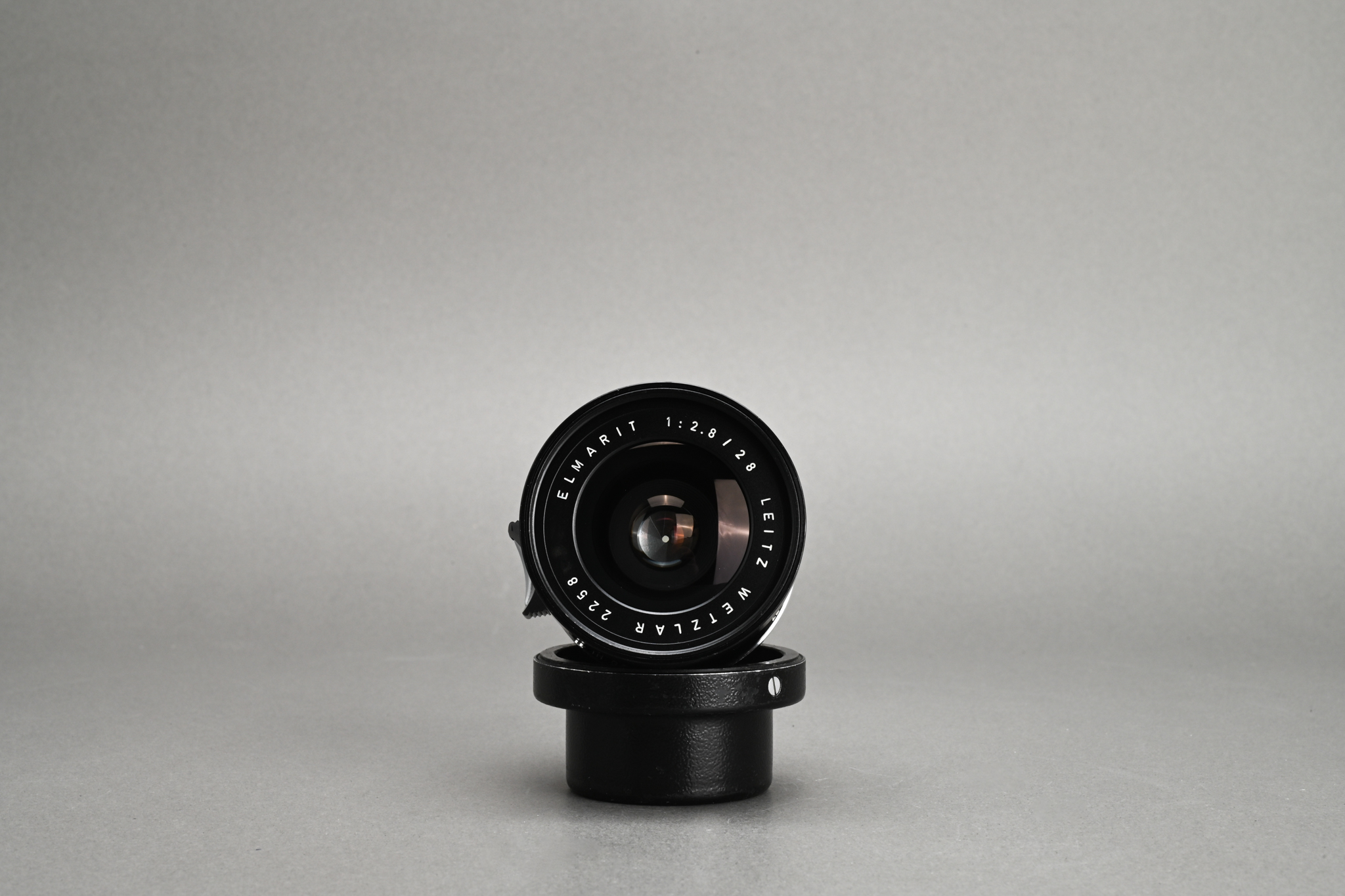 Picture of Leica Elmarit-M 28mm f/2.8 Ver.1 9-element Germany