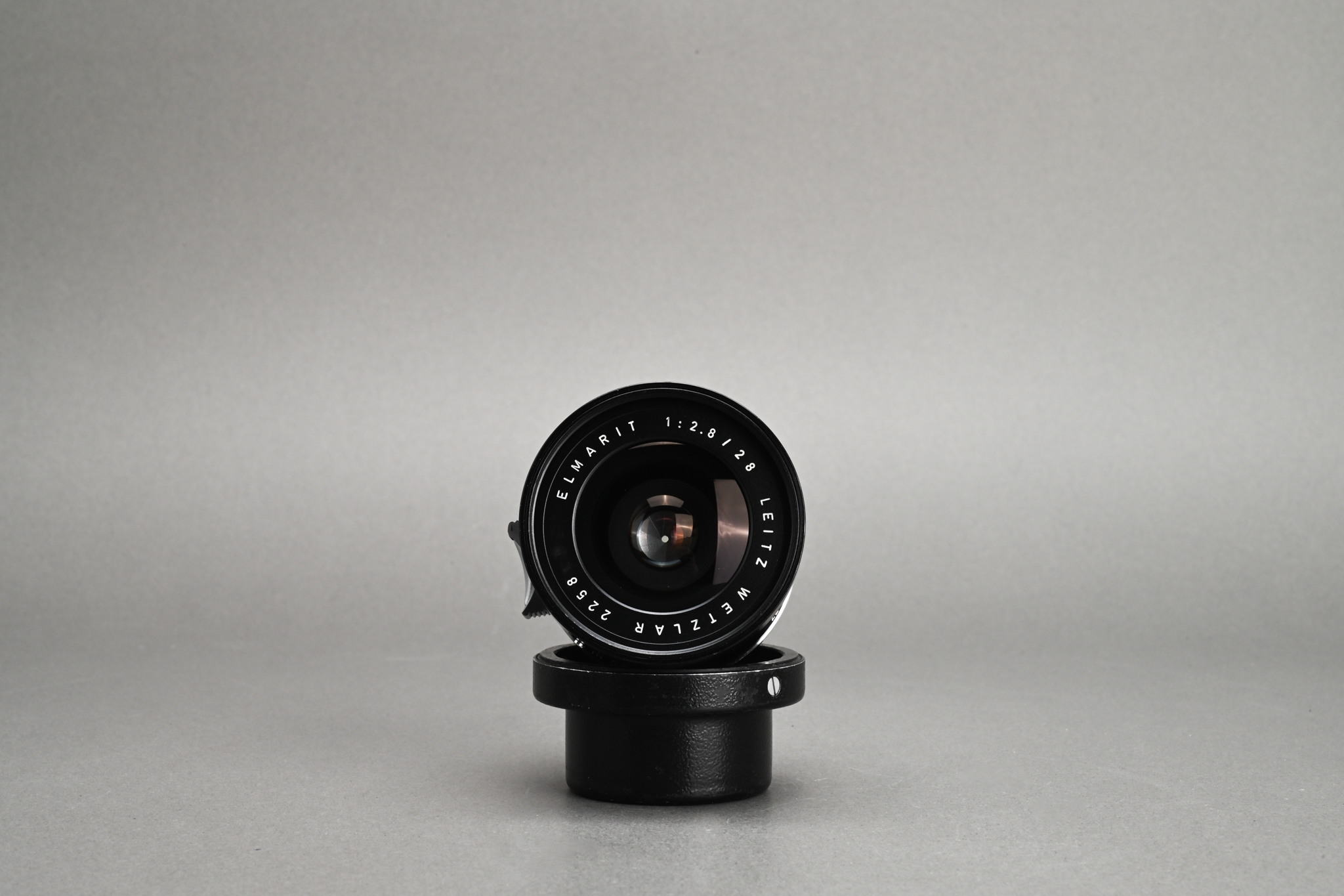 Picture of Leica Elmarit-M 28mm f/2.8 Ver.1 9-element Germany