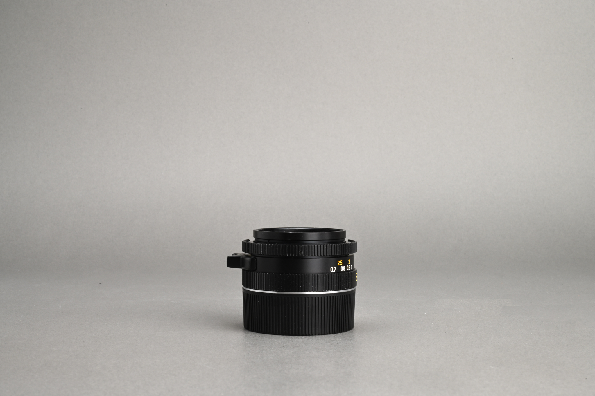 Picture of Leica Summicron-M 35mm f/2 Ver.4 Black King of Bokeh (KOB) 7-element Canada