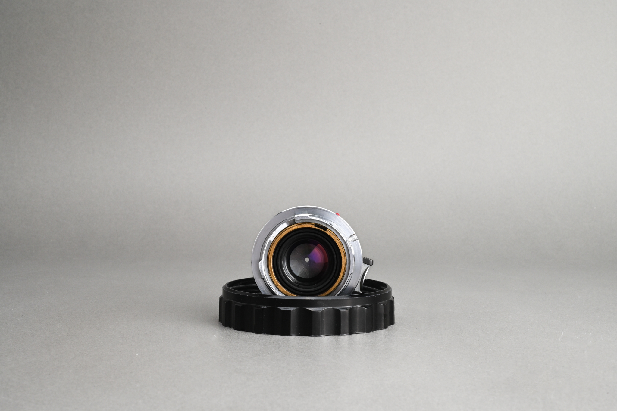 Picture of Leica Summicron-M 35mm f/2 Ver.1 8-Element Black Yellow Scale