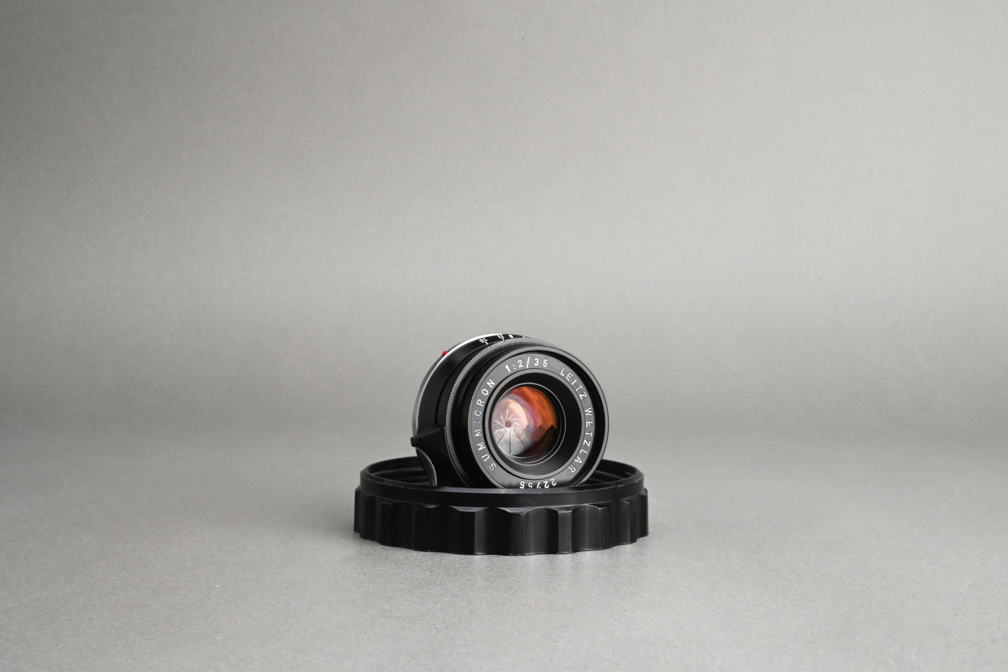 Picture of Leica Summicron-M 35mm f/2 Ver.1 8-Element Black Yellow Scale