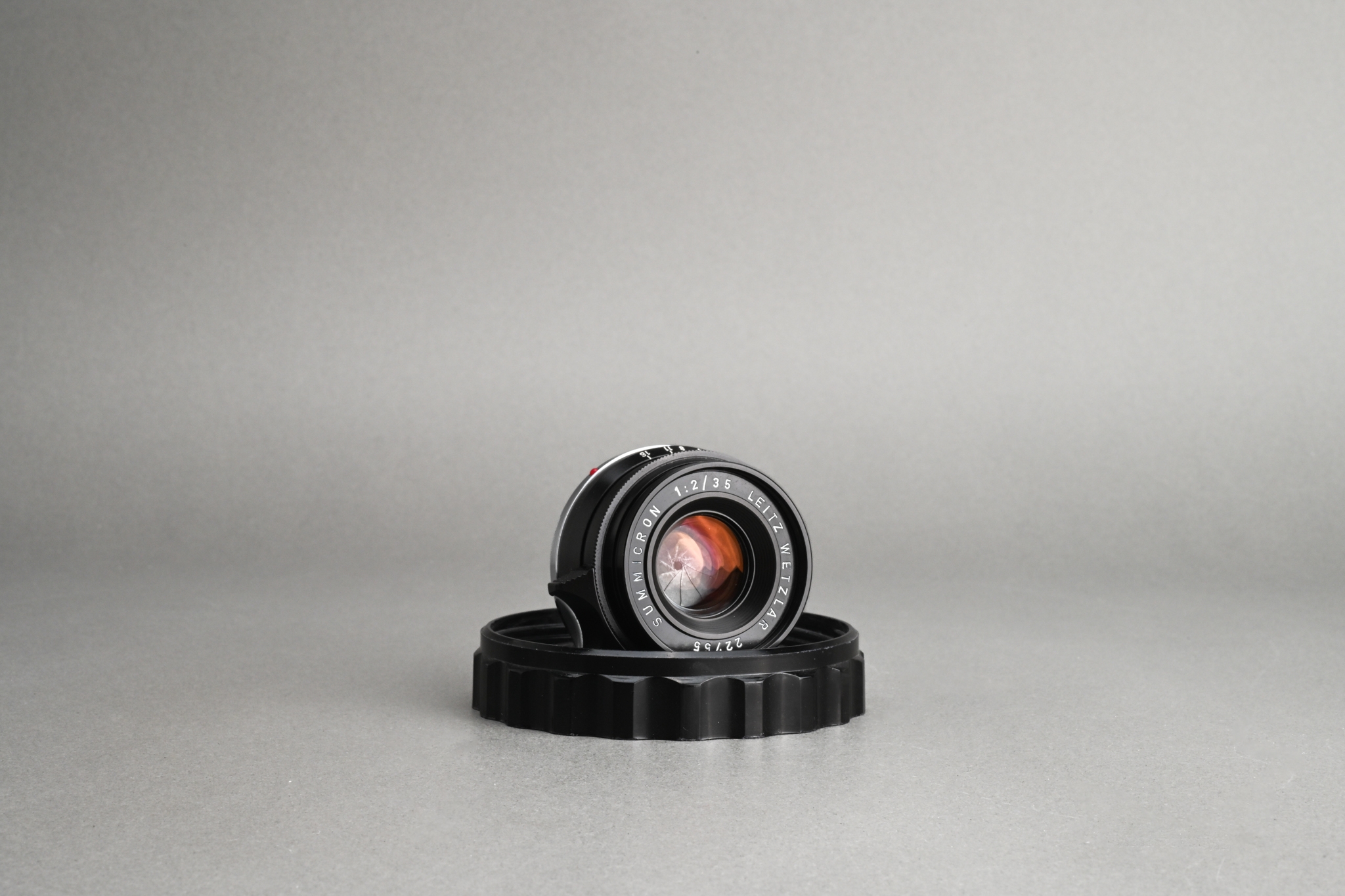 Picture of Leica Summicron-M 35mm f/2 Ver.1 8-Element Black Yellow Scale