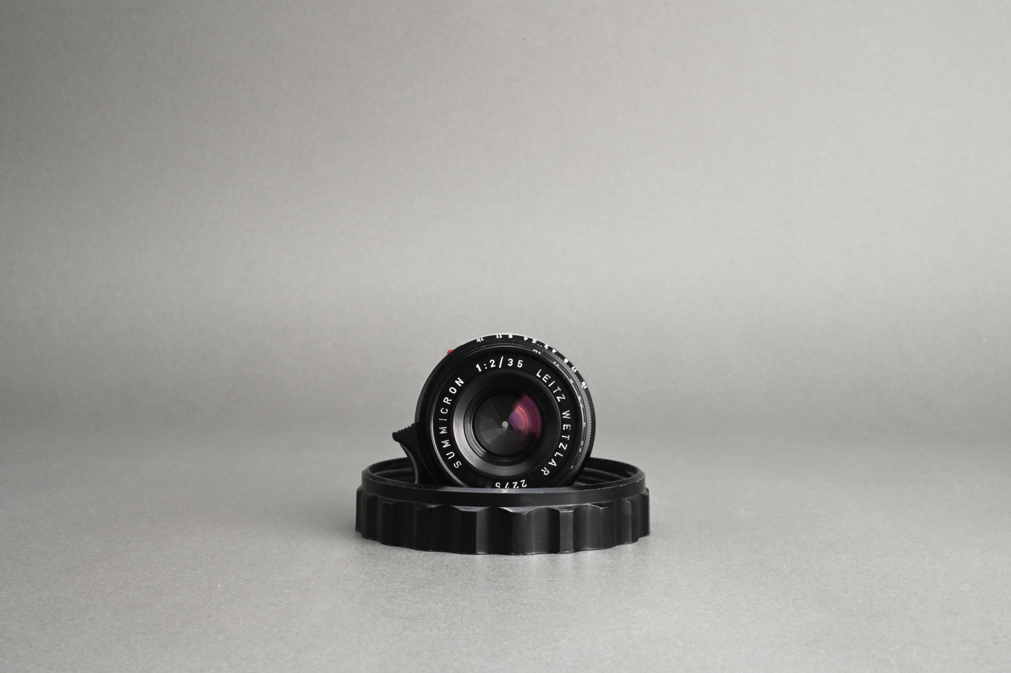 Picture of Leica Summicron-M 35mm f/2 Ver.1 8-Element Black Yellow Scale