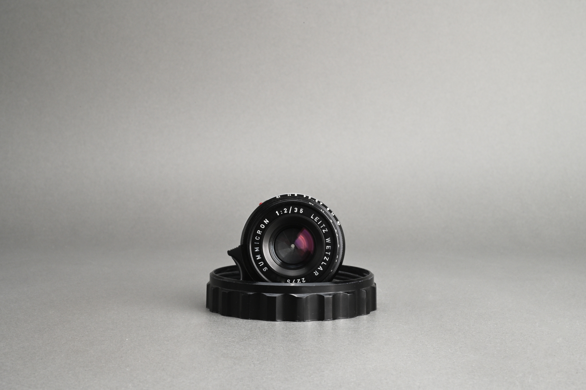 Picture of Leica Summicron-M 35mm f/2 Ver.1 8-Element Black Yellow Scale