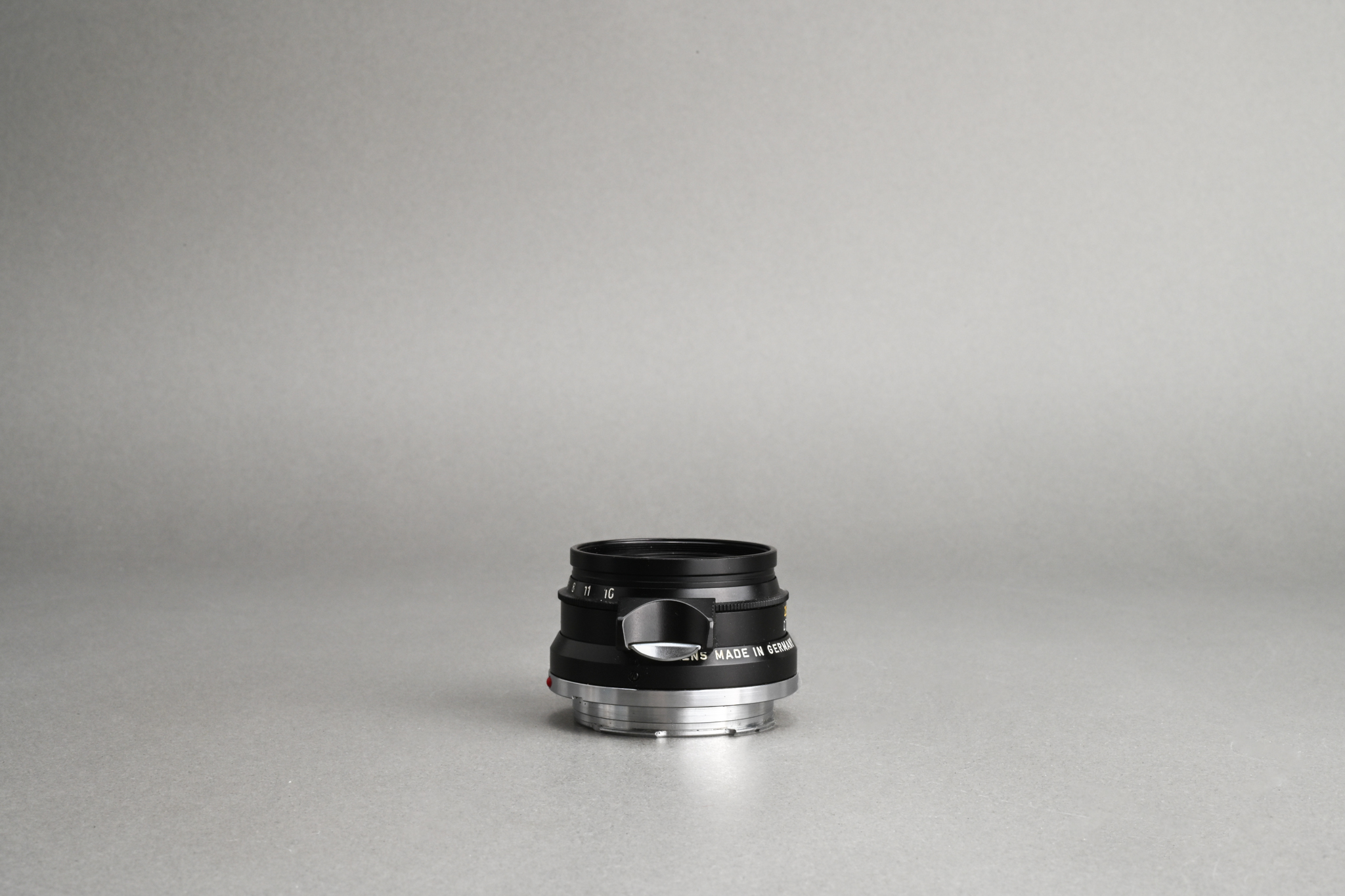 Picture of Leica Summicron-M 35mm f/2 Ver.1 8-Element Black Yellow Scale