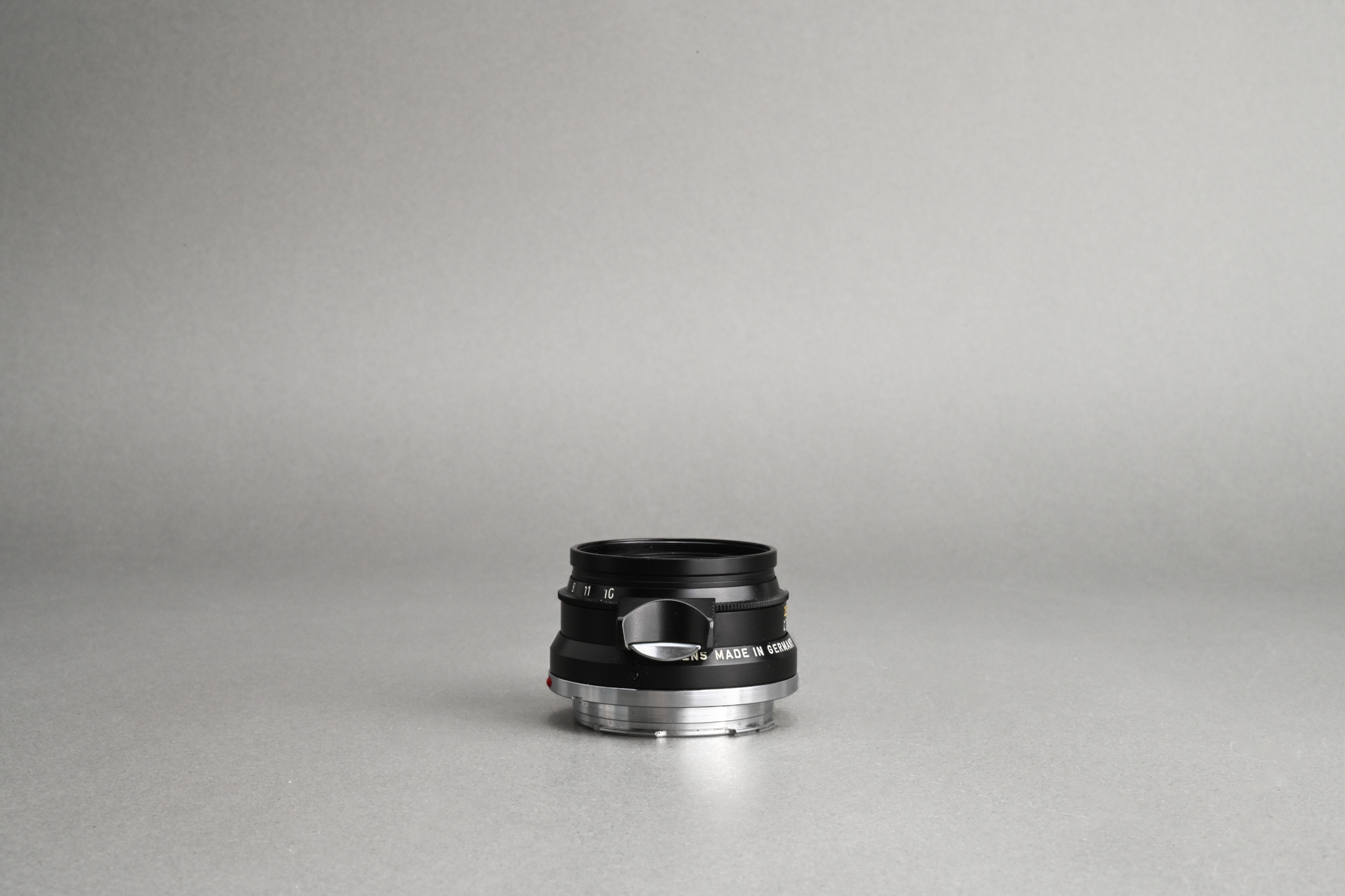 Picture of Leica Summicron-M 35mm f/2 Ver.1 8-Element Black Yellow Scale