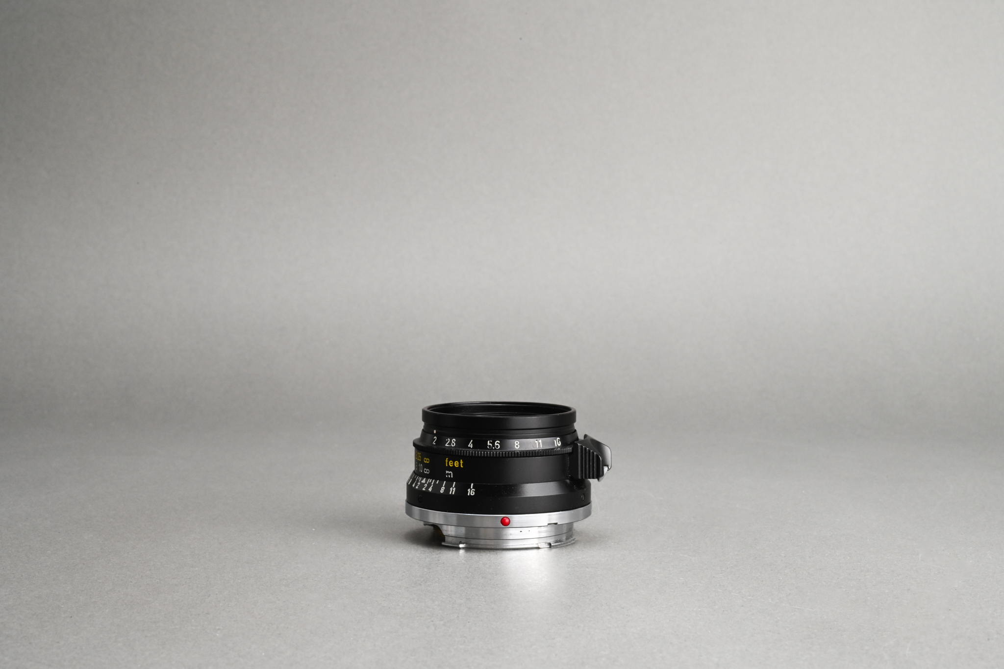 Picture of Leica Summicron-M 35mm f/2 Ver.1 8-Element Black Yellow Scale