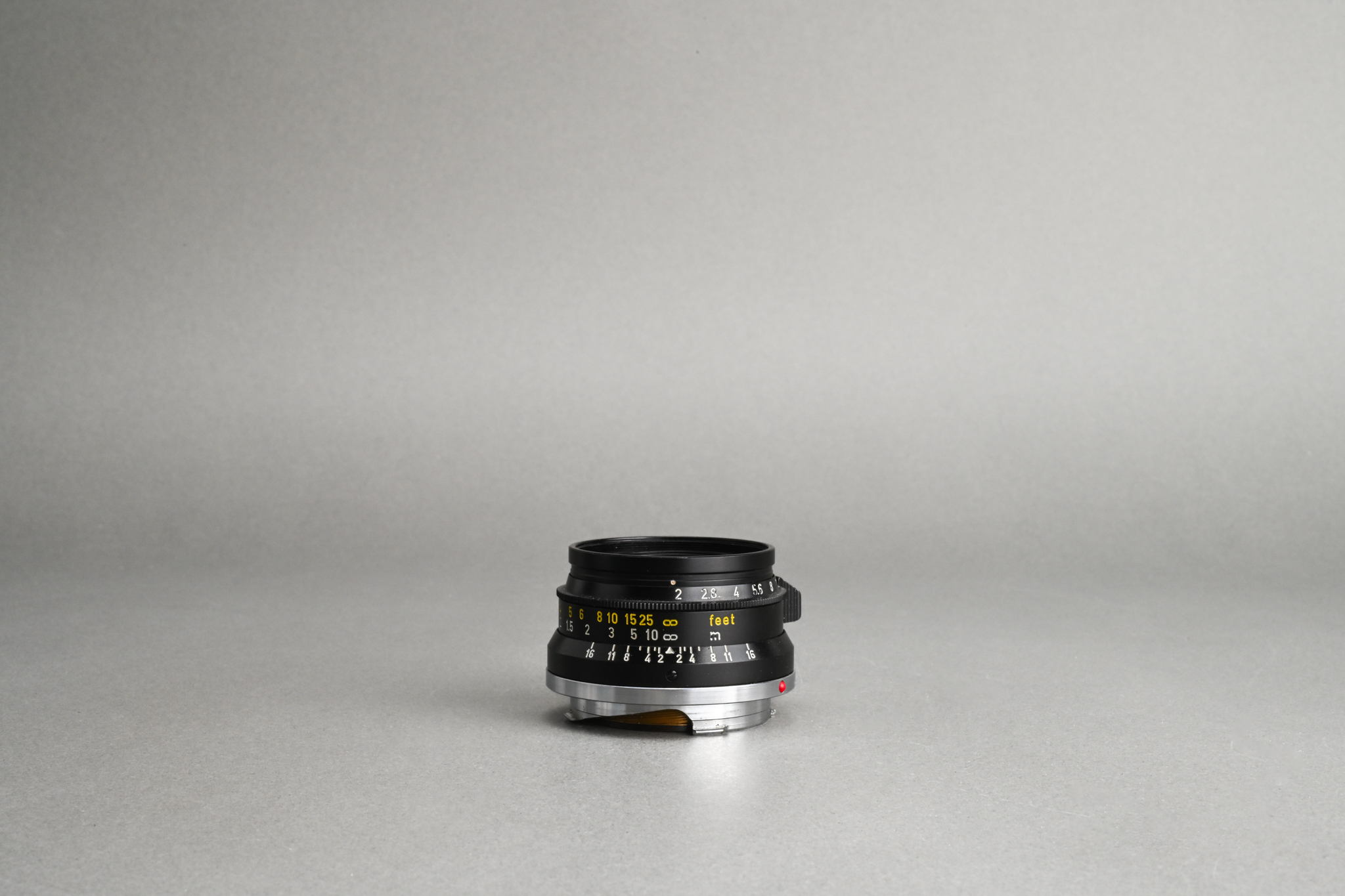 Picture of Leica Summicron-M 35mm f/2 Ver.1 8-Element Black Yellow Scale