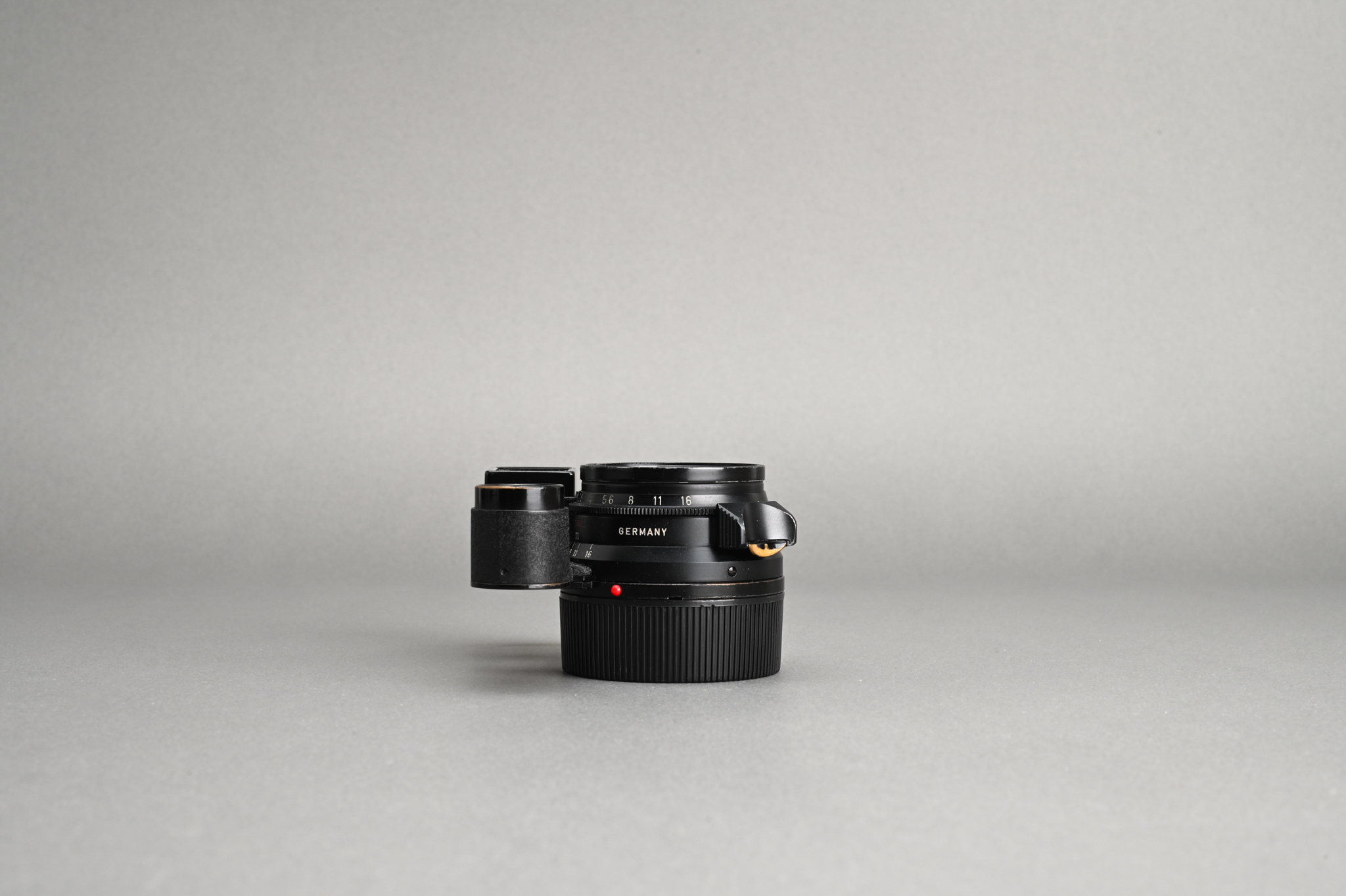 Picture of Leica Summicron-M 35mm f/2 Ver.1 8-Element Black M3