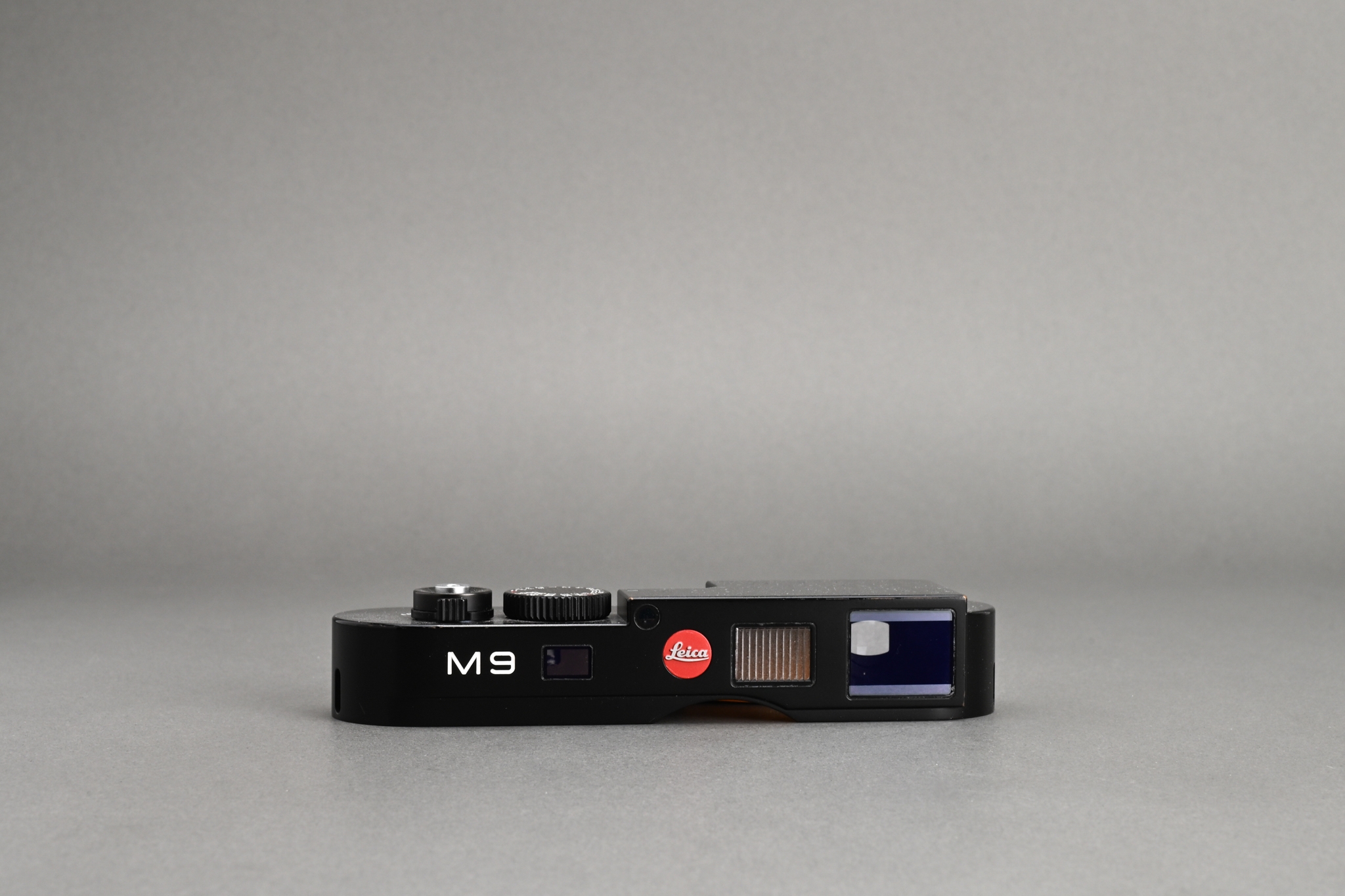 Picture of Leica M9 Blackpaint Top Plate Display